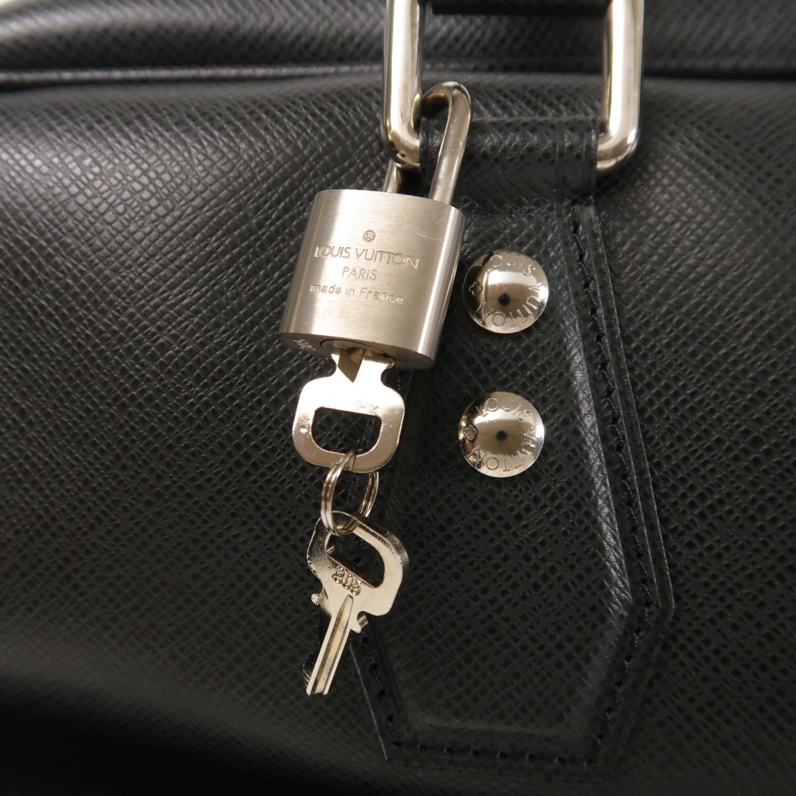 LOUIS VUITTON Taiga Ivan Travel Bag銀扣手挽袋