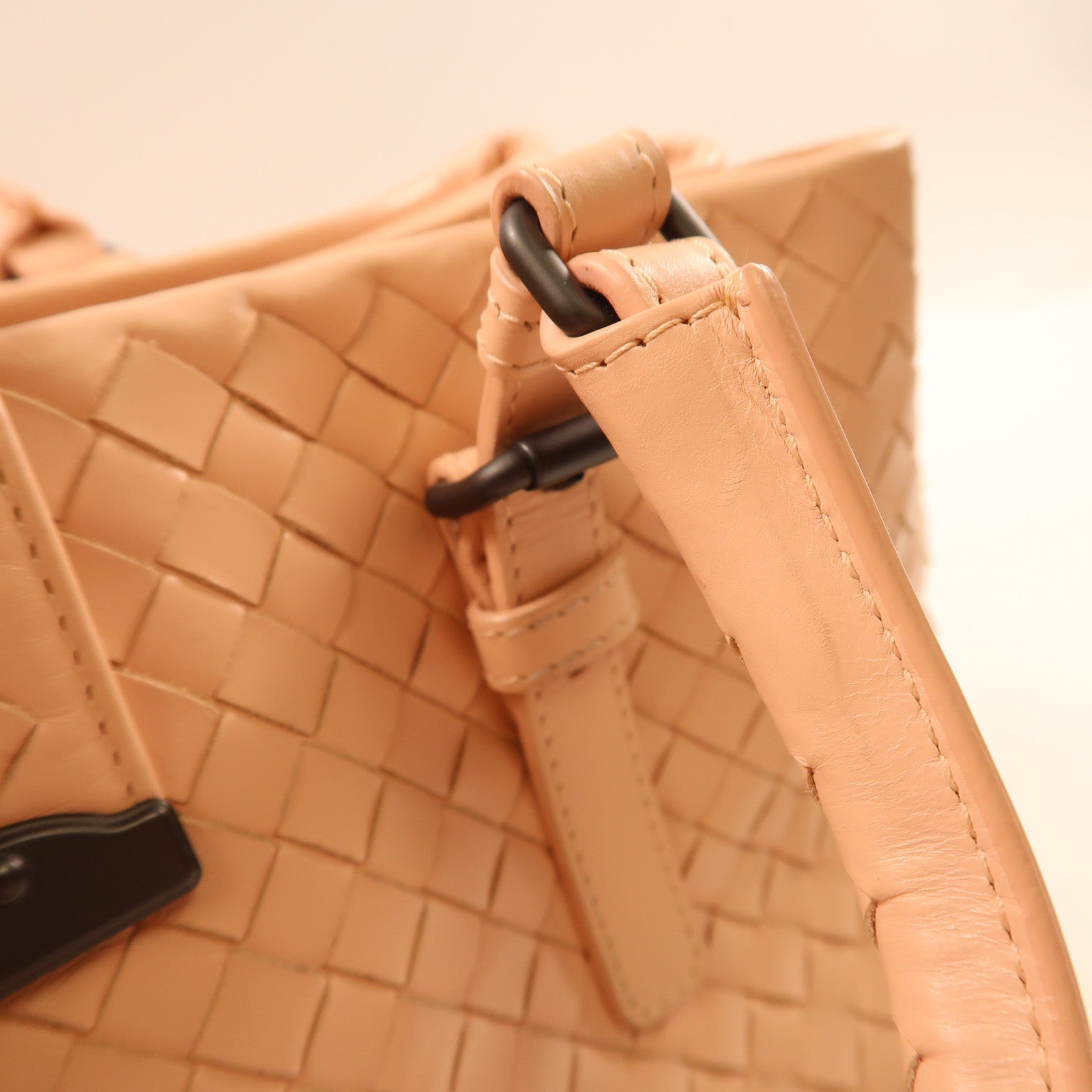 BOTTEGA VENETA 牛皮皮革2 Way Shoulder黑扣手挽肩背兩用袋