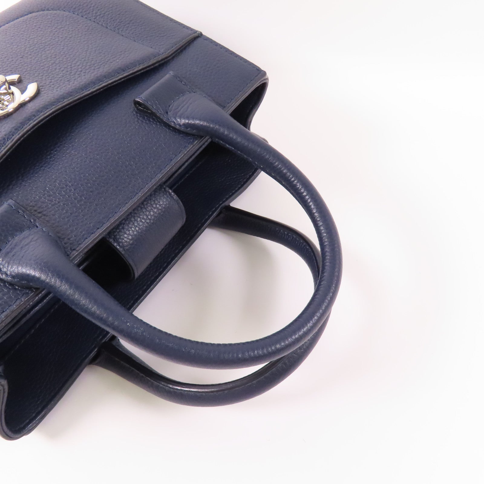 CHANEL 牛皮皮革Neo Executive Tote Mini銀扣手挽肩背兩用袋