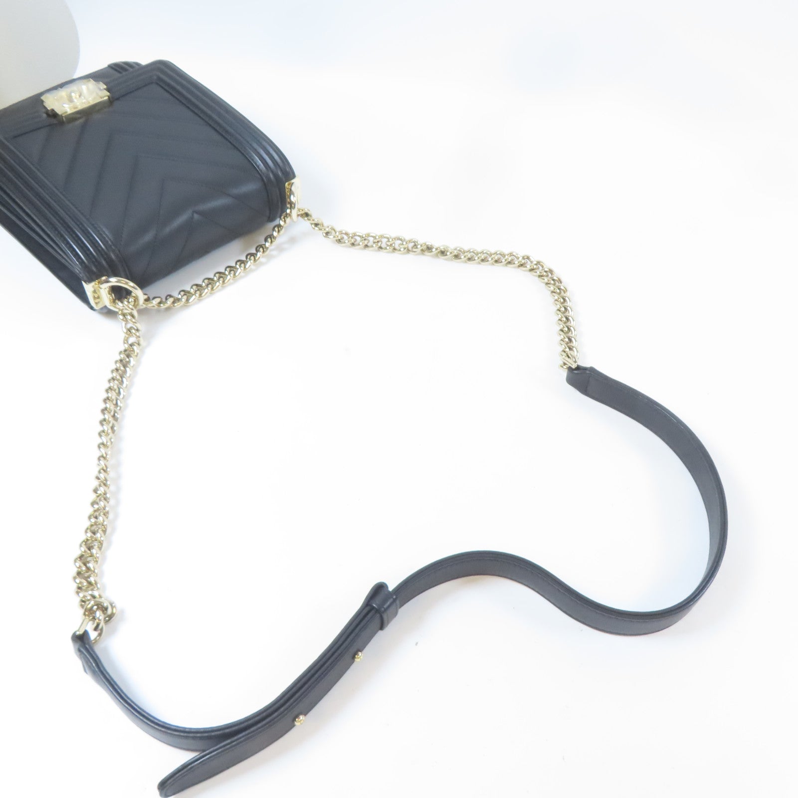 CHANEL 斜紋牛皮皮革Boy Chanel金扣鏈帶肩背袋黑色