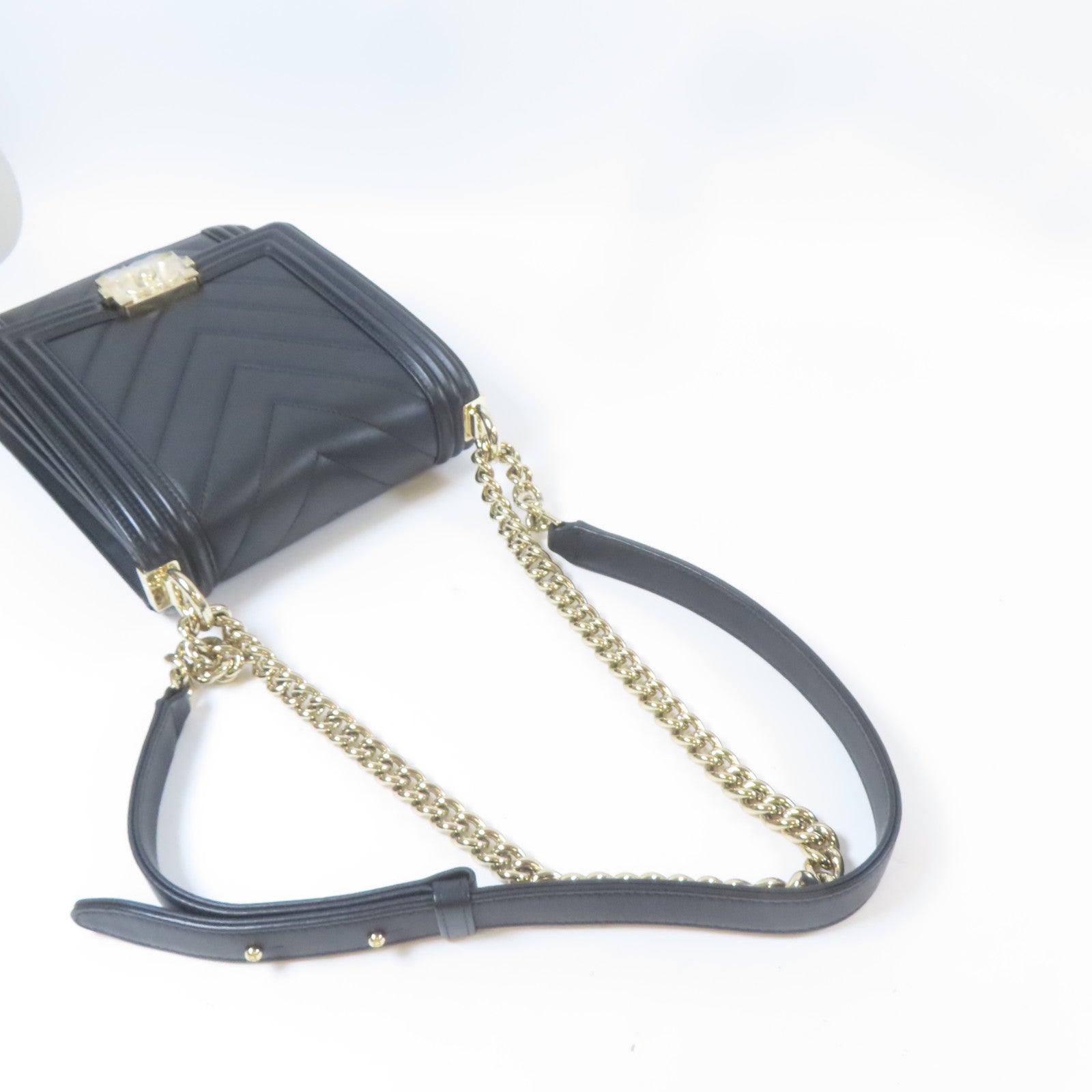 CHANEL 斜紋牛皮皮革Boy Chanel金扣鏈帶肩背袋黑色