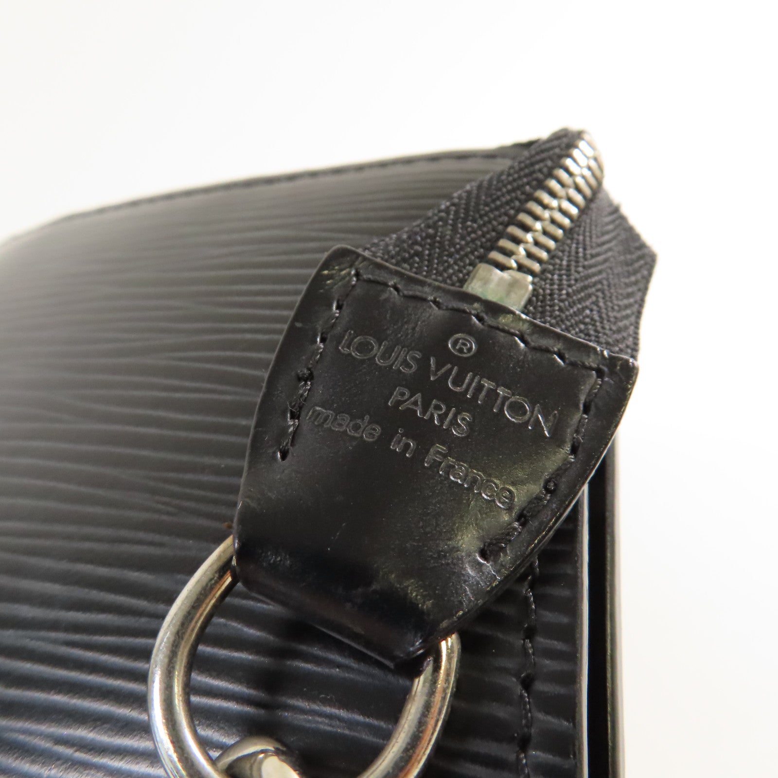 LOUIS VUITTON 【激減優惠】Epi皮革Pochette Accessories Shoulder Pouch銀扣肩背袋黑色