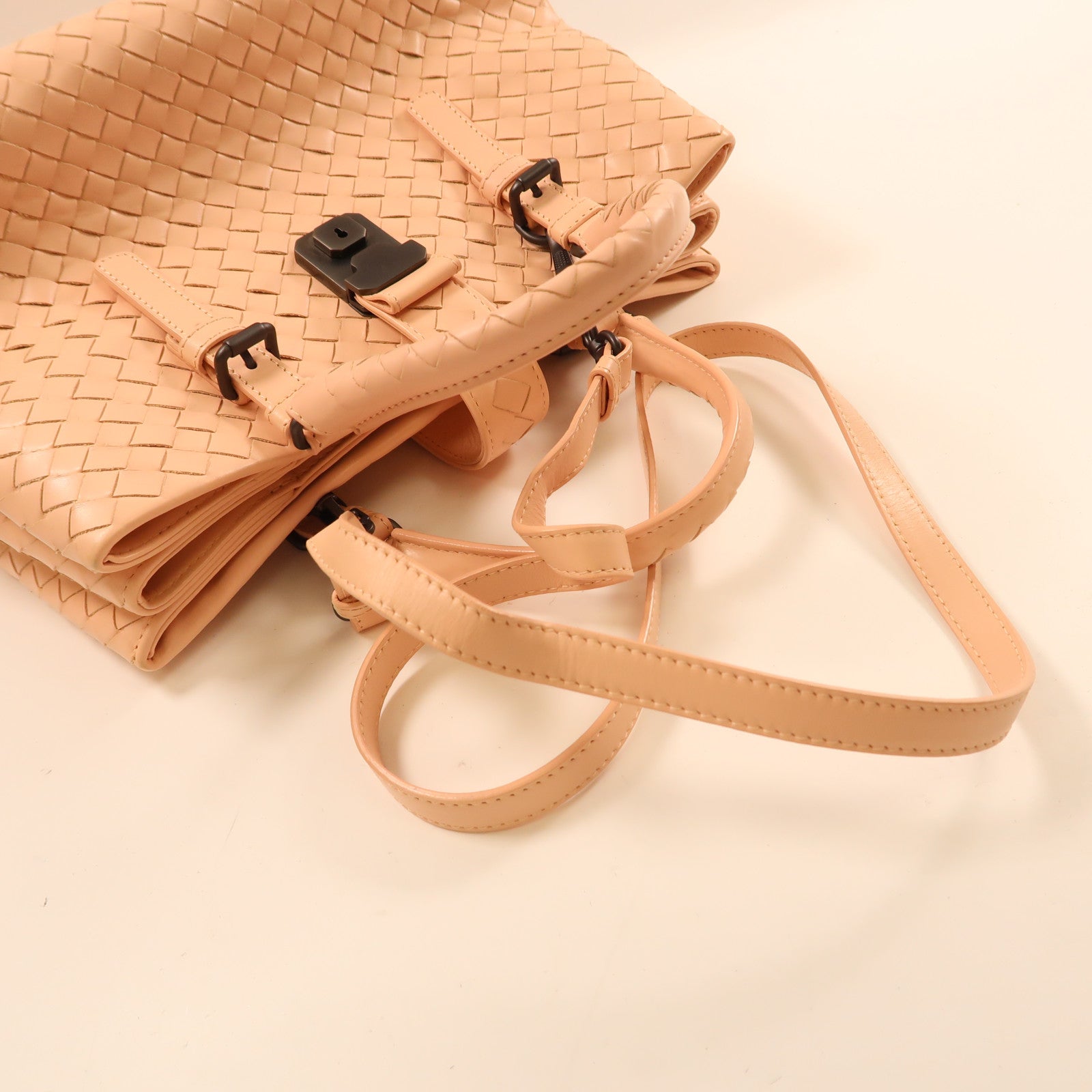 BOTTEGA VENETA 牛皮皮革2 Way Shoulder黑扣手挽肩背兩用袋