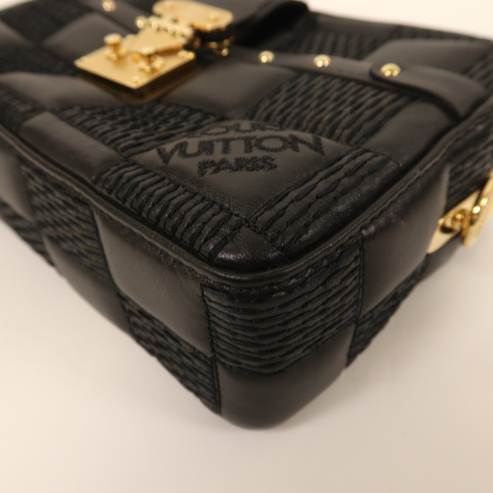 LOUIS VUITTON 羊皮皮革Troca PM金扣肩背袋黑色