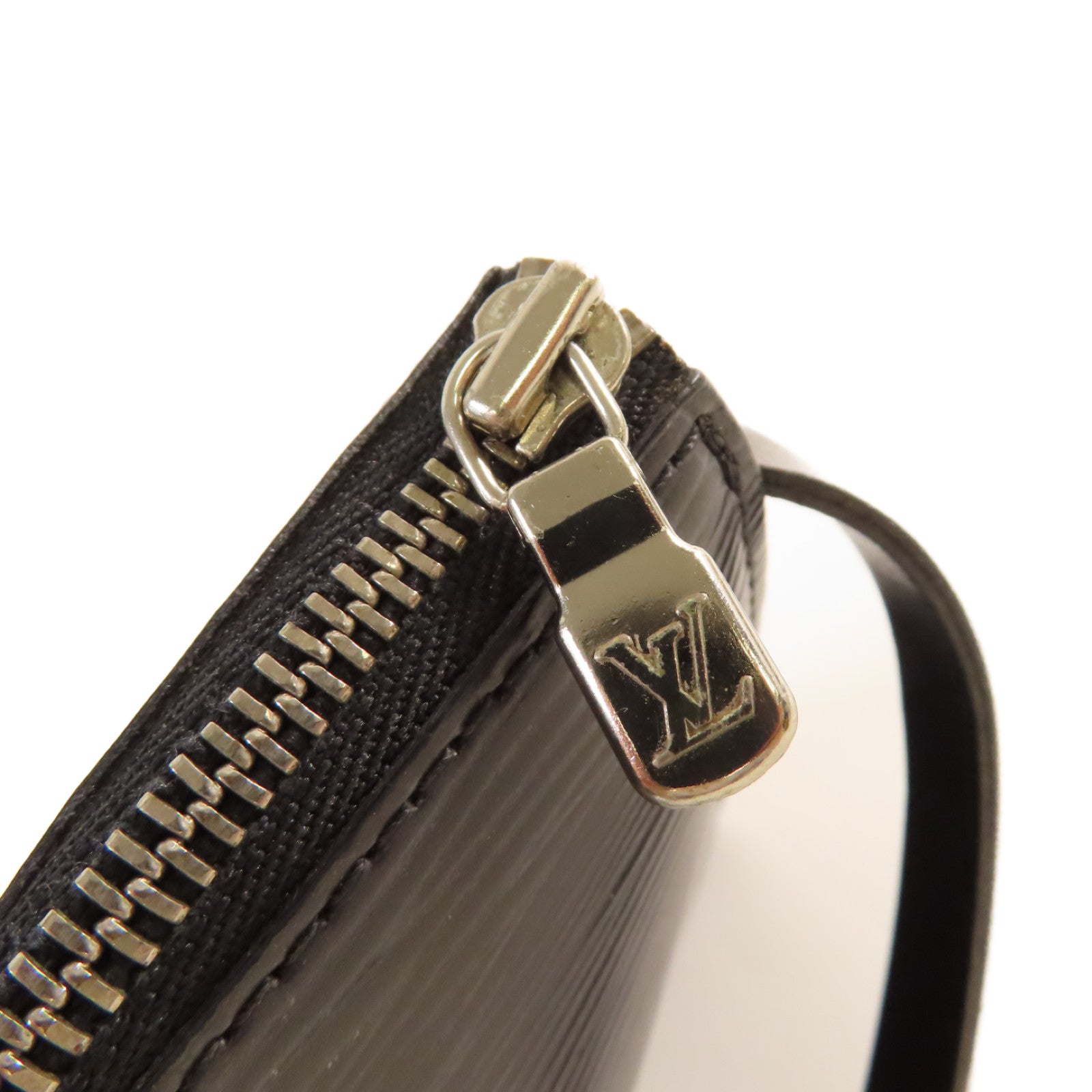 LOUIS VUITTON 【激減優惠】Epi皮革Pochette Accessories Shoulder Pouch銀扣肩背袋黑色