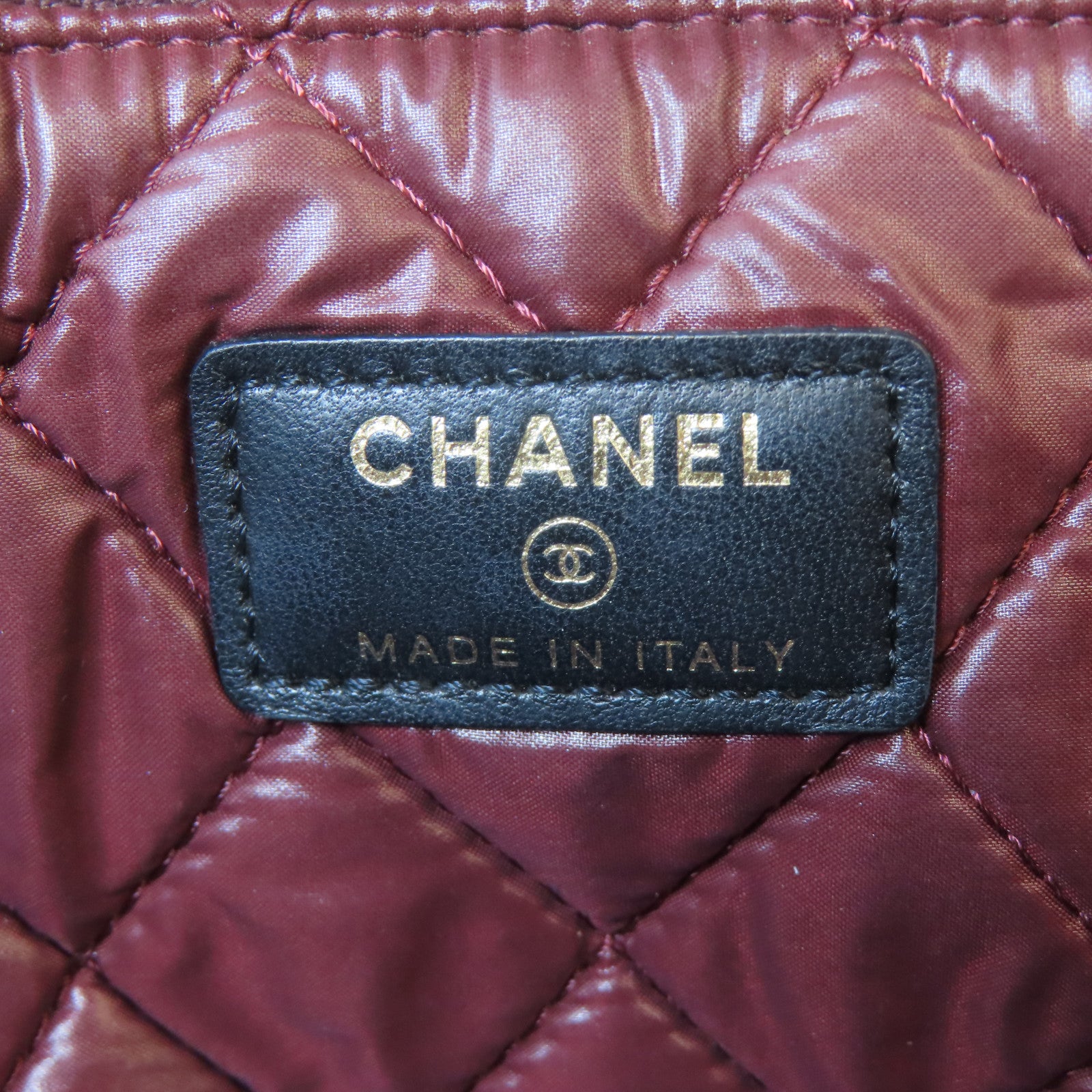 CHANEL 菱格羊皮皮革Pouch金扣小袋黑色