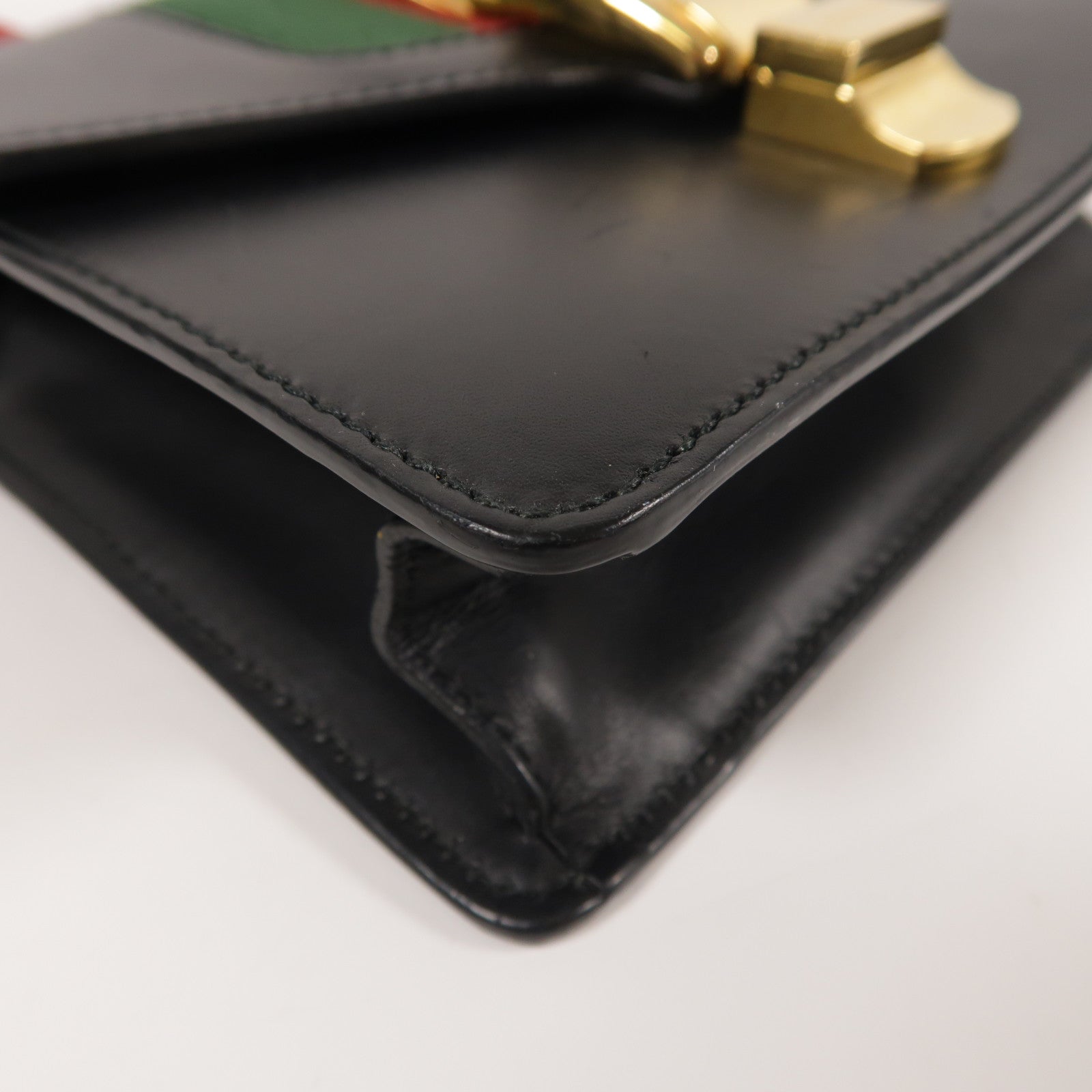 GUCCI 【激減優惠】牛皮皮革Sylvie Mini金扣鏈帶肩背袋