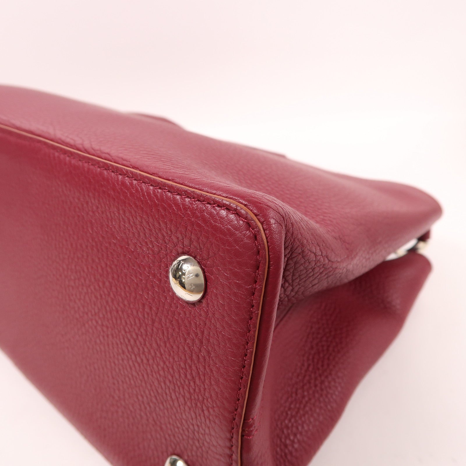 LOUIS VUITTON Taurillon Capucines銀扣肩背袋