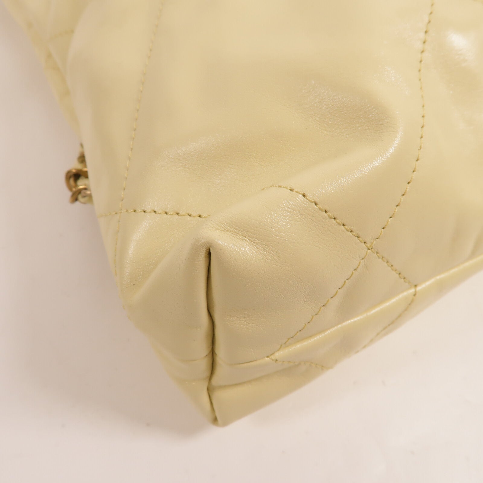 CHANEL 牛皮皮革Chanel 22 Backpack鏈帶背包