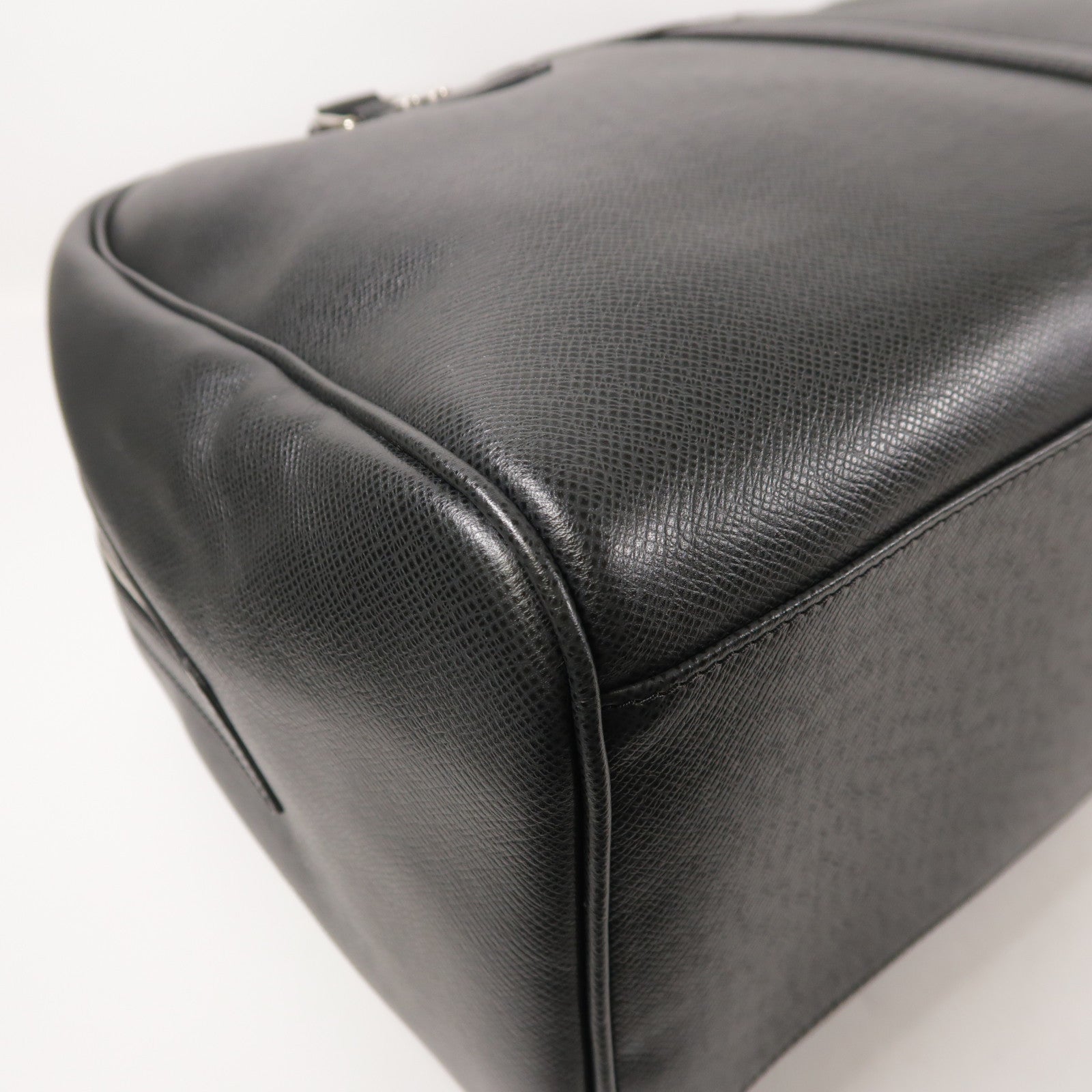 LOUIS VUITTON Taiga Ivan Travel Bag銀扣手挽袋