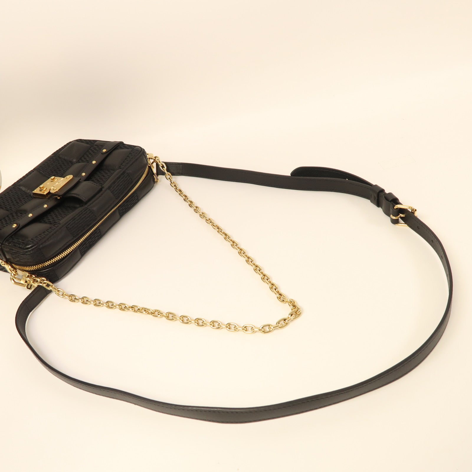 LOUIS VUITTON 羊皮皮革Troca PM金扣肩背袋黑色