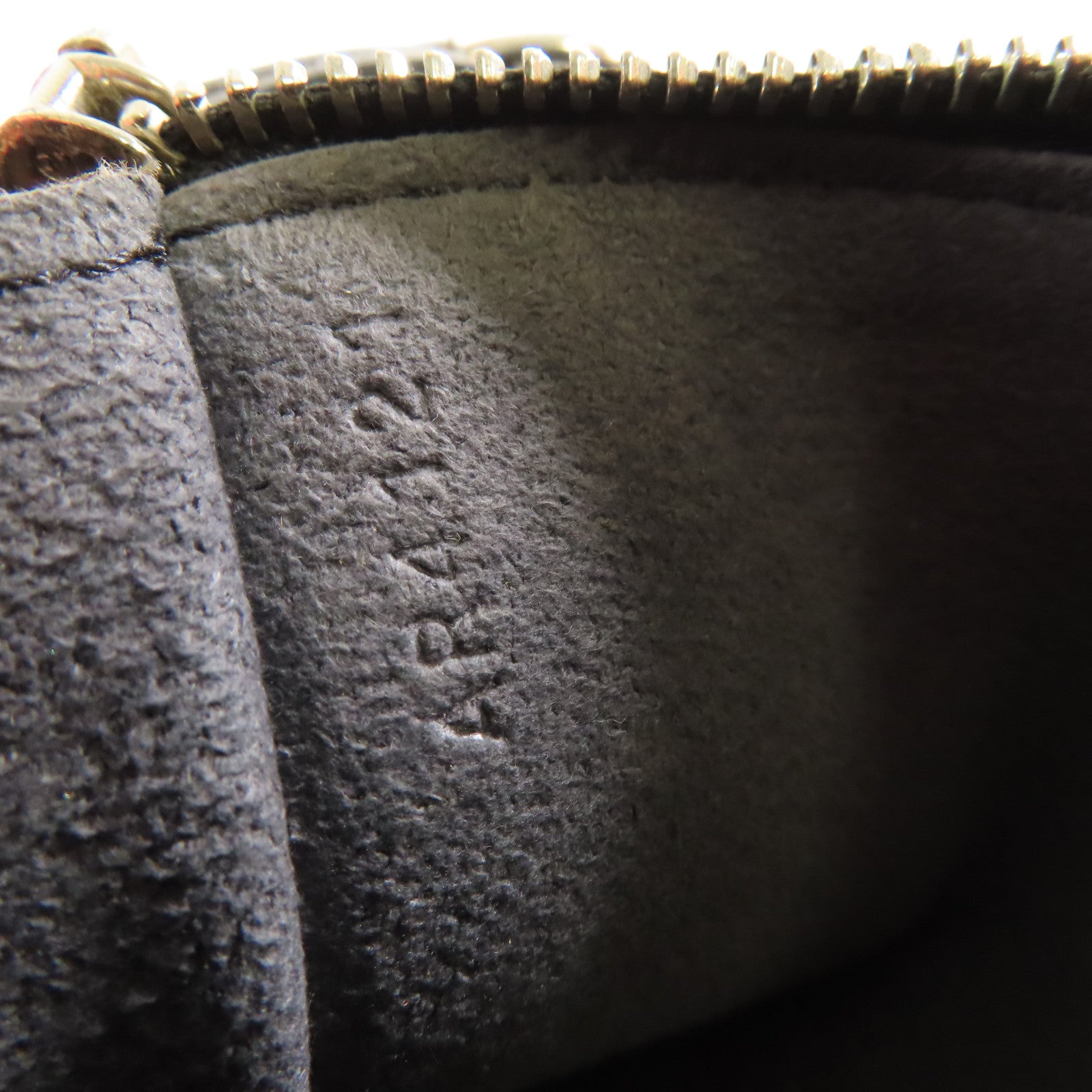 LOUIS VUITTON 【激減優惠】Epi皮革Pochette Accessories Shoulder Pouch銀扣肩背袋黑色