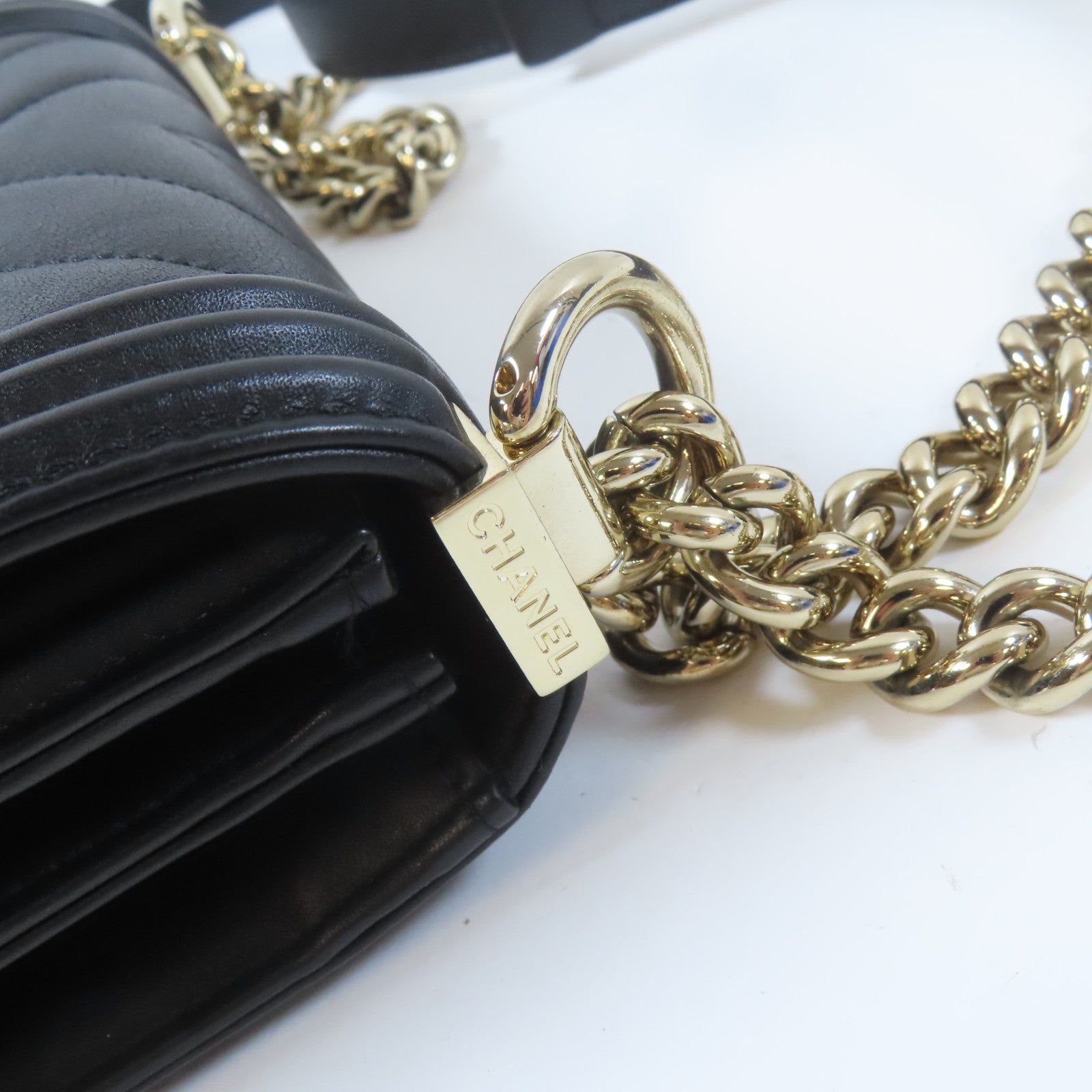 CHANEL 斜紋牛皮皮革Boy Chanel金扣鏈帶肩背袋黑色