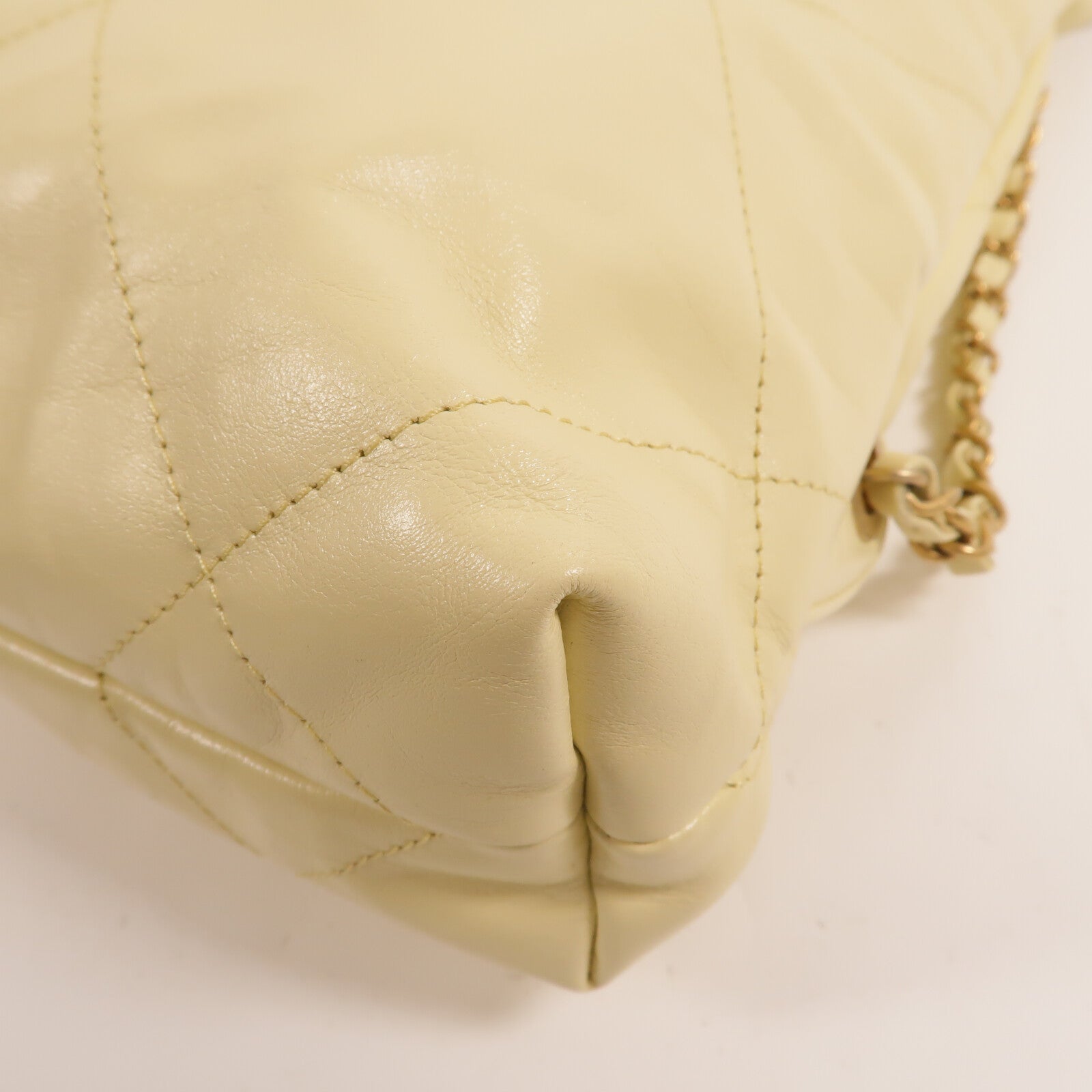 CHANEL 牛皮皮革Chanel 22 Backpack鏈帶背包