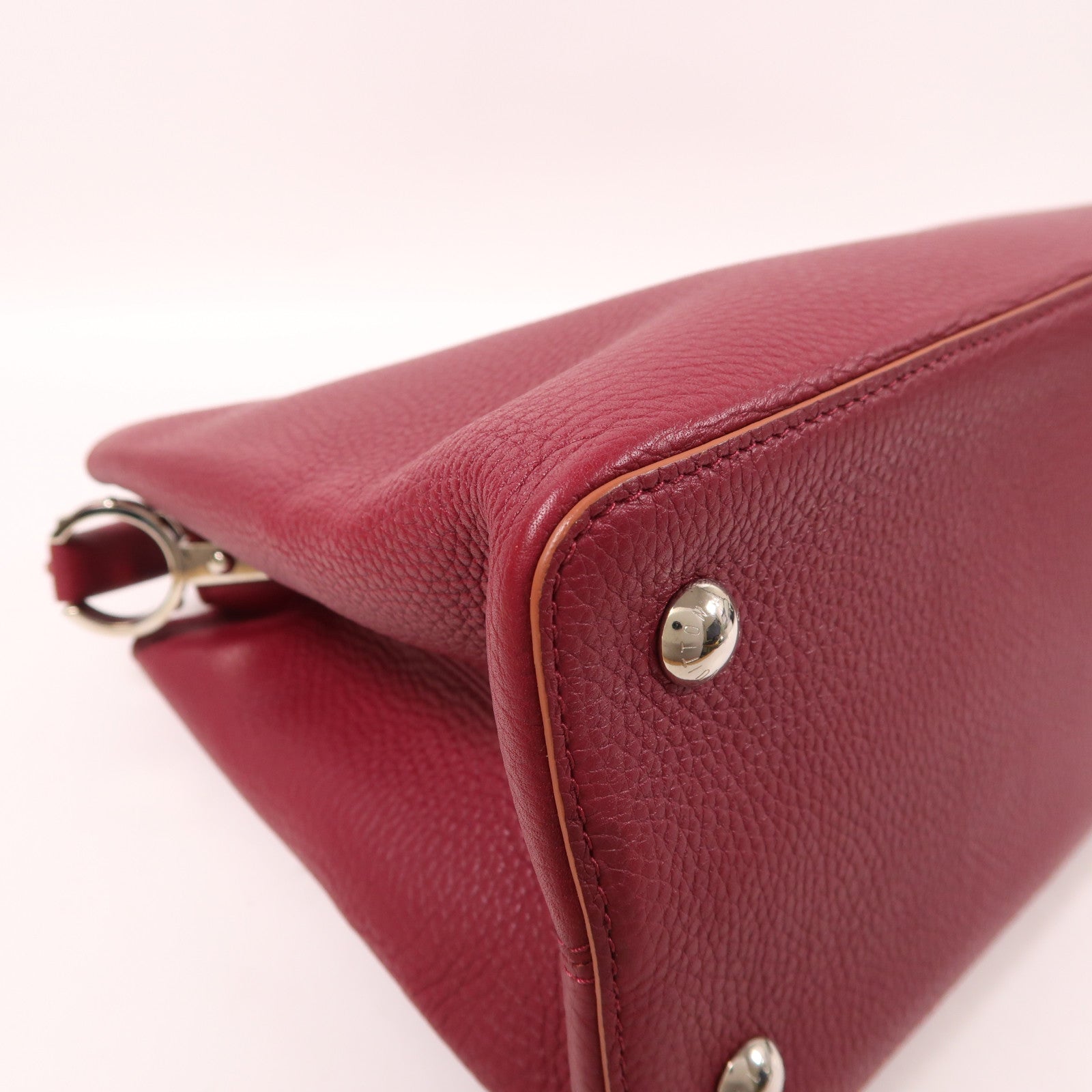 LOUIS VUITTON Taurillon Capucines銀扣肩背袋