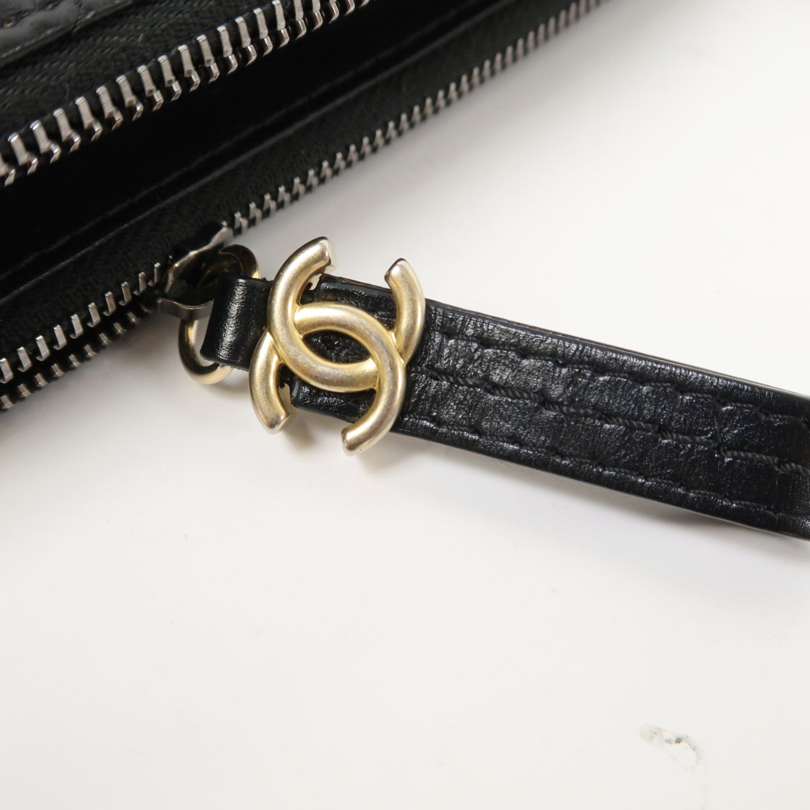 CHANEL 菱格皮革Gabrielle Clutch With Chain鏈帶肩背袋黑色