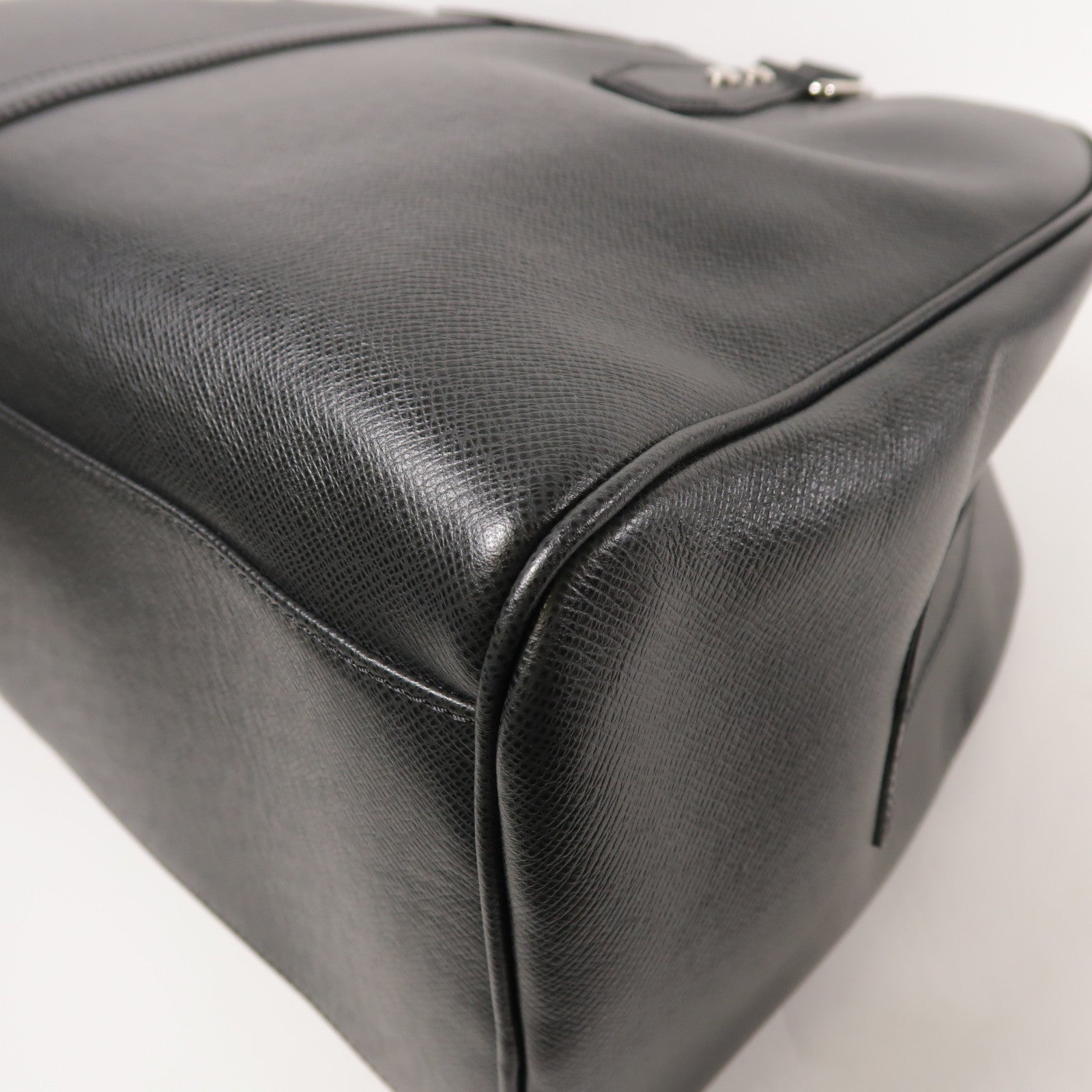 LOUIS VUITTON Taiga Ivan Travel Bag銀扣手挽袋