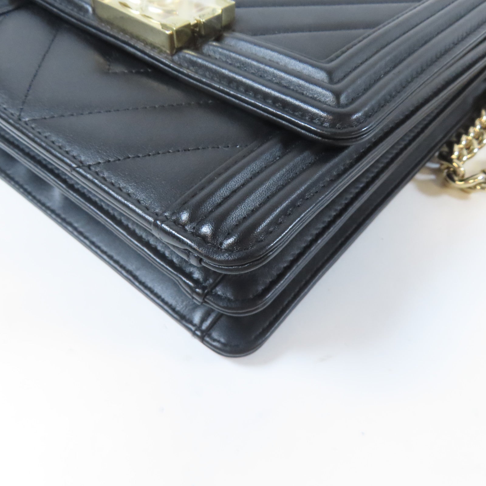 CHANEL 斜紋牛皮皮革Boy Chanel金扣鏈帶肩背袋黑色