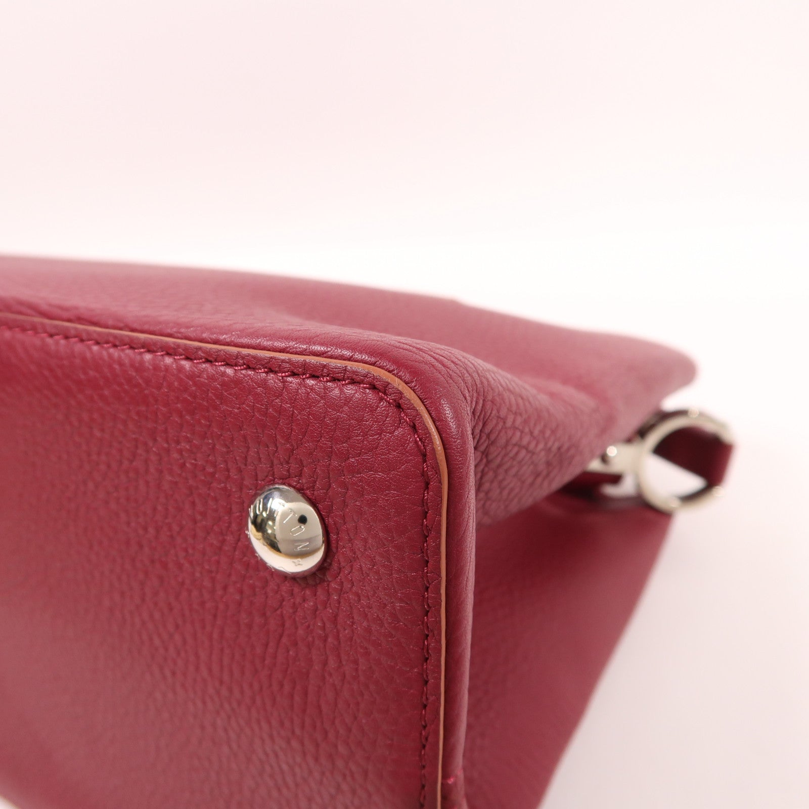 LOUIS VUITTON Taurillon Capucines銀扣肩背袋