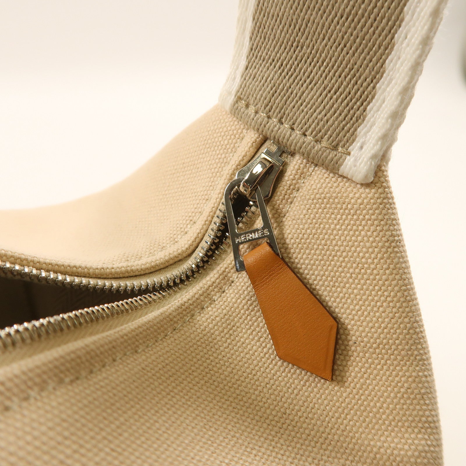 HERMES 帆布Bride A Brac Case銀扣手拿包米色