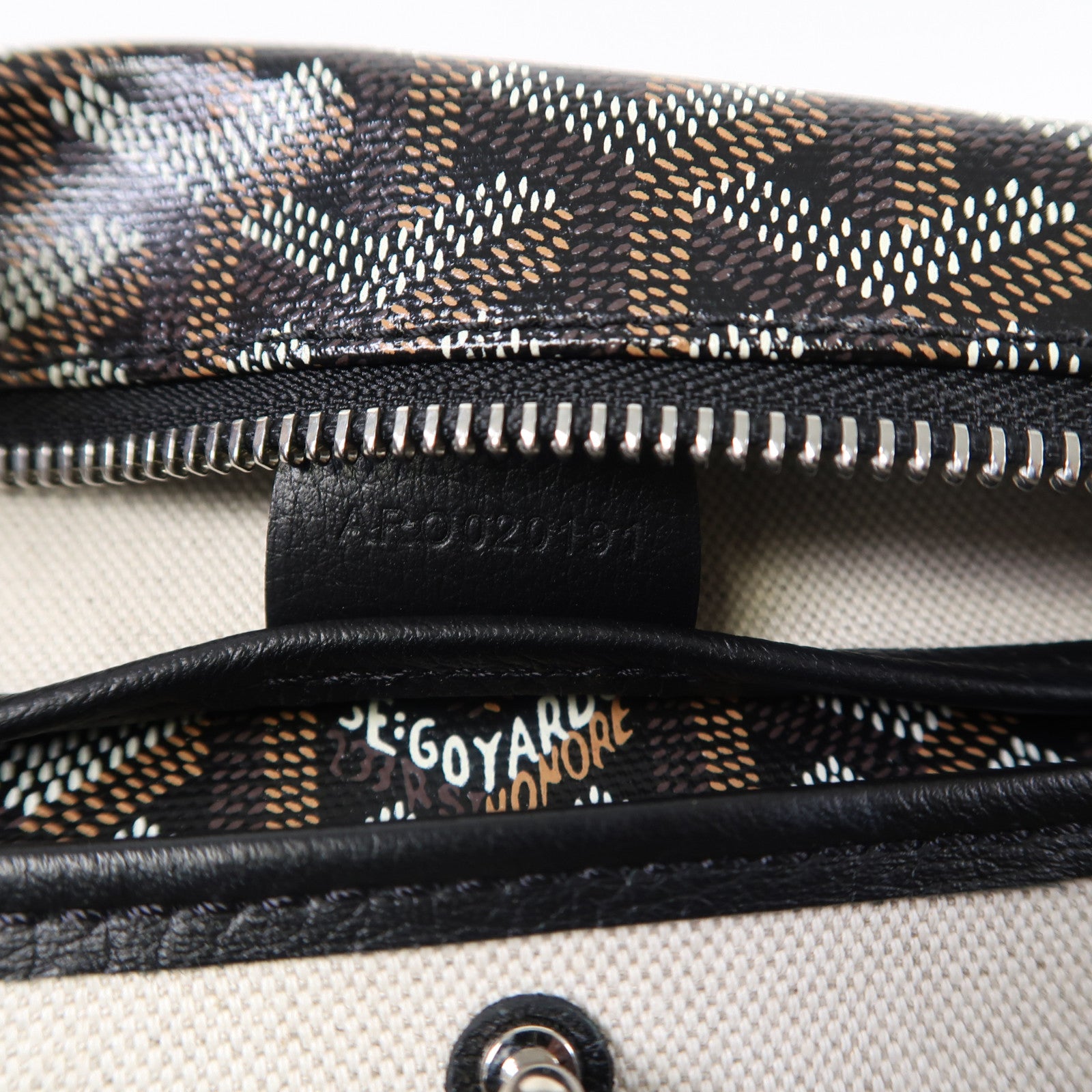 GOYARD 塗層帆布Artois銀扣肩背袋黑色