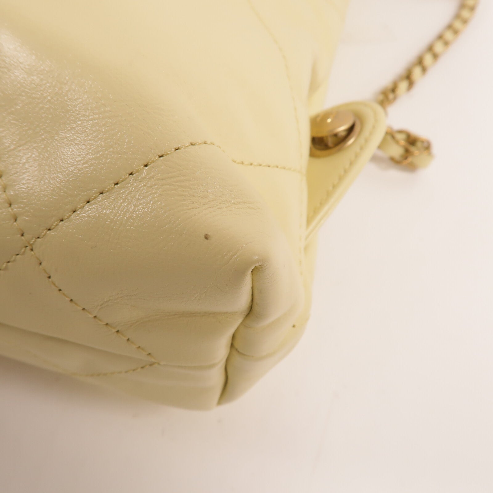 CHANEL 牛皮皮革Chanel 22 Backpack鏈帶背包
