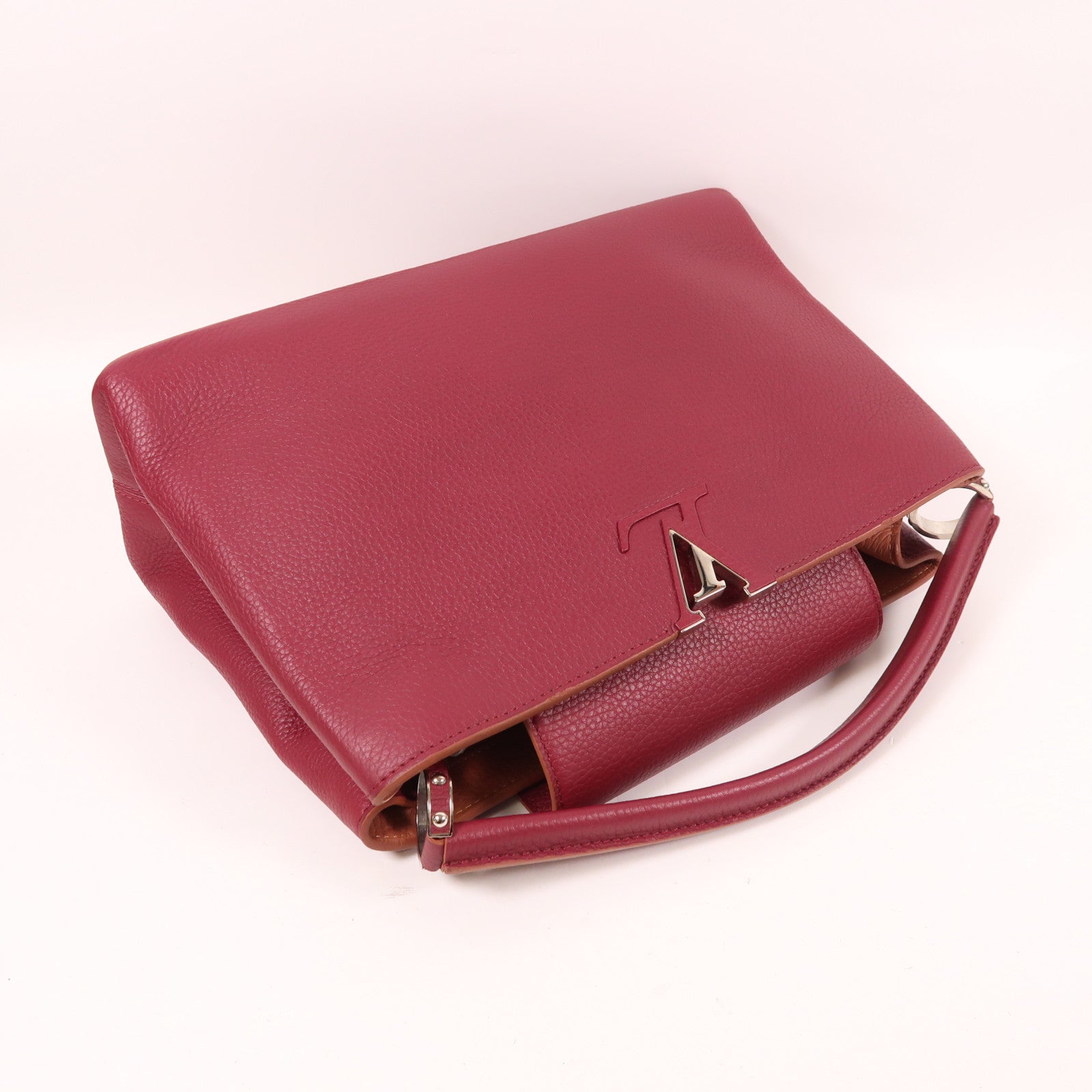 LOUIS VUITTON Taurillon Capucines銀扣肩背袋