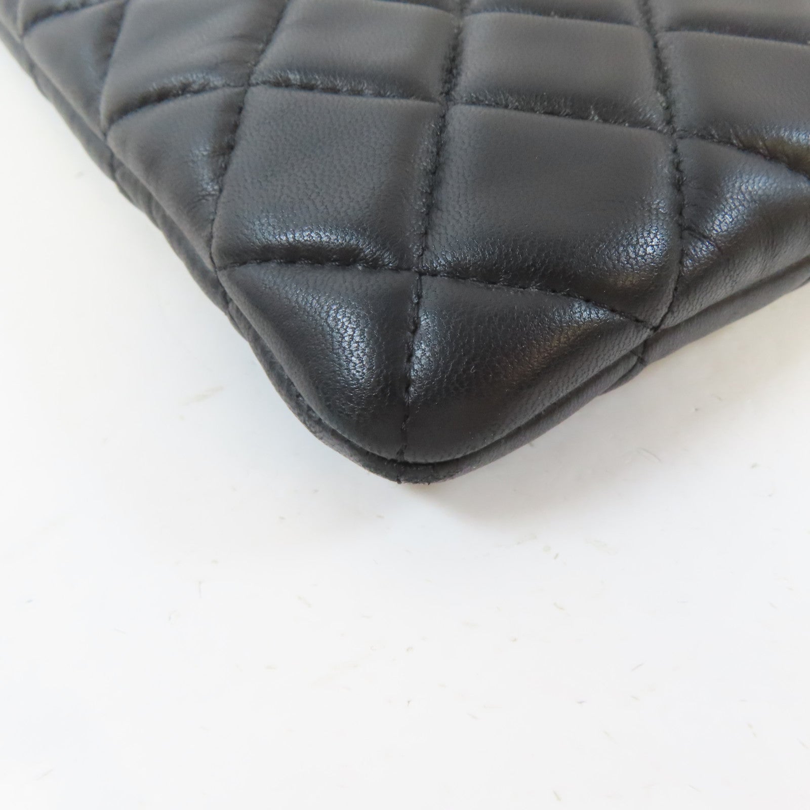 CHANEL 菱格羊皮皮革Pouch金扣小袋黑色