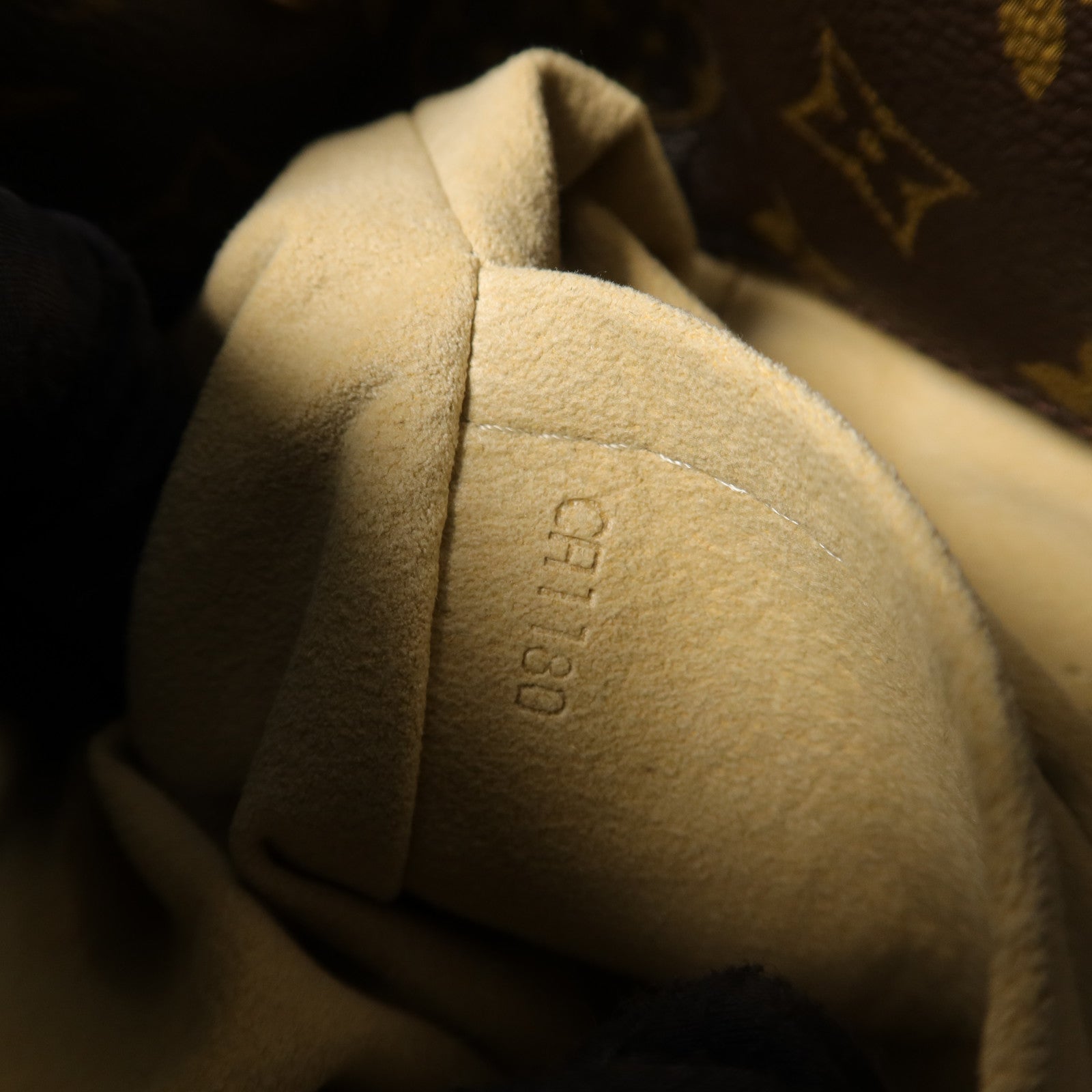LOUIS VUITTON Monogram Artsy MM肩背袋