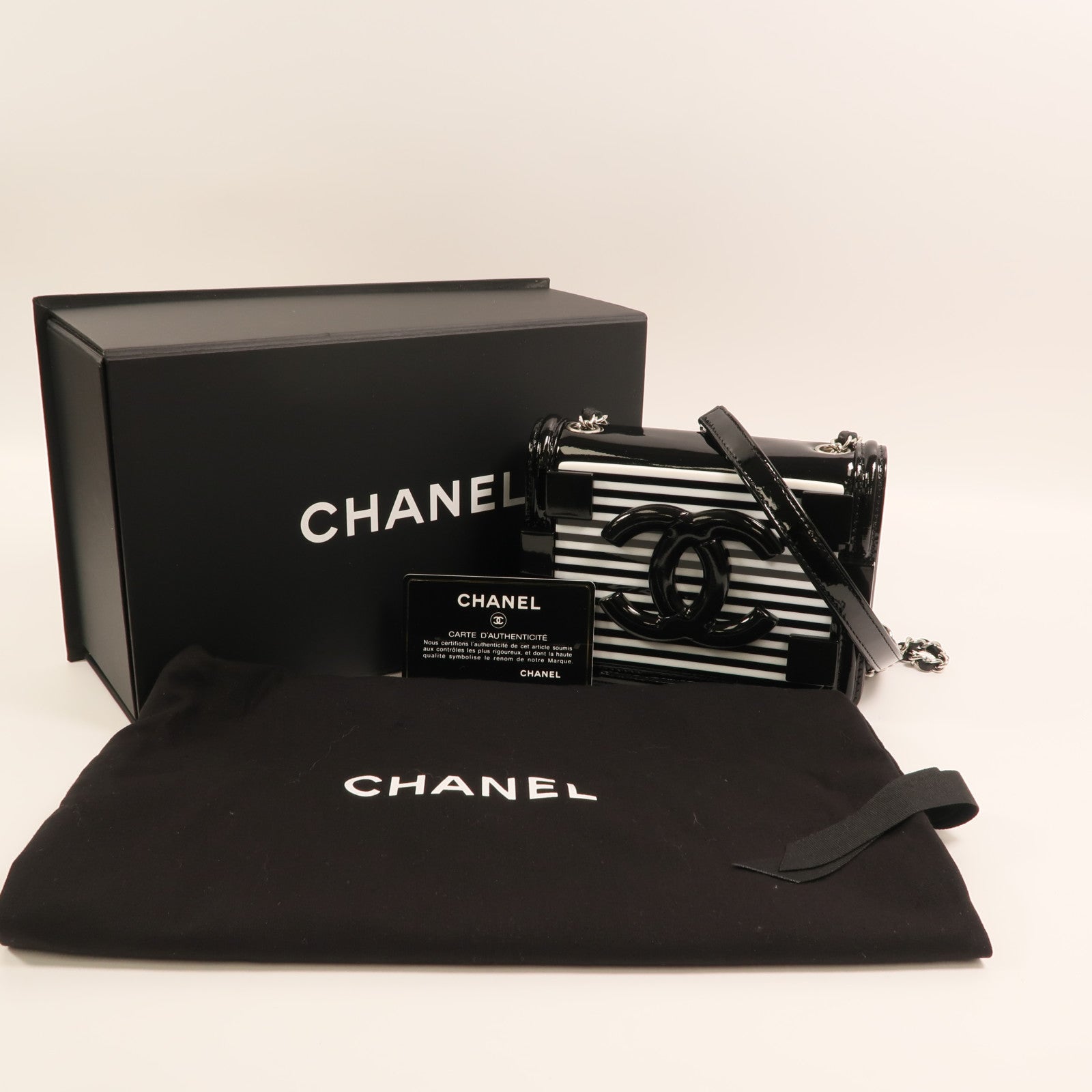 CHANEL 漆皮皮革Boy Brick Bag銀扣鏈帶肩背袋