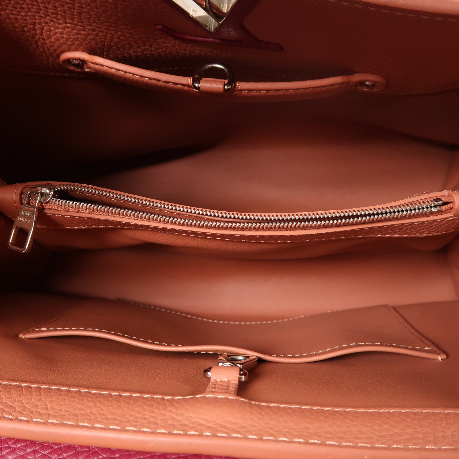 LOUIS VUITTON Taurillon Capucines銀扣肩背袋