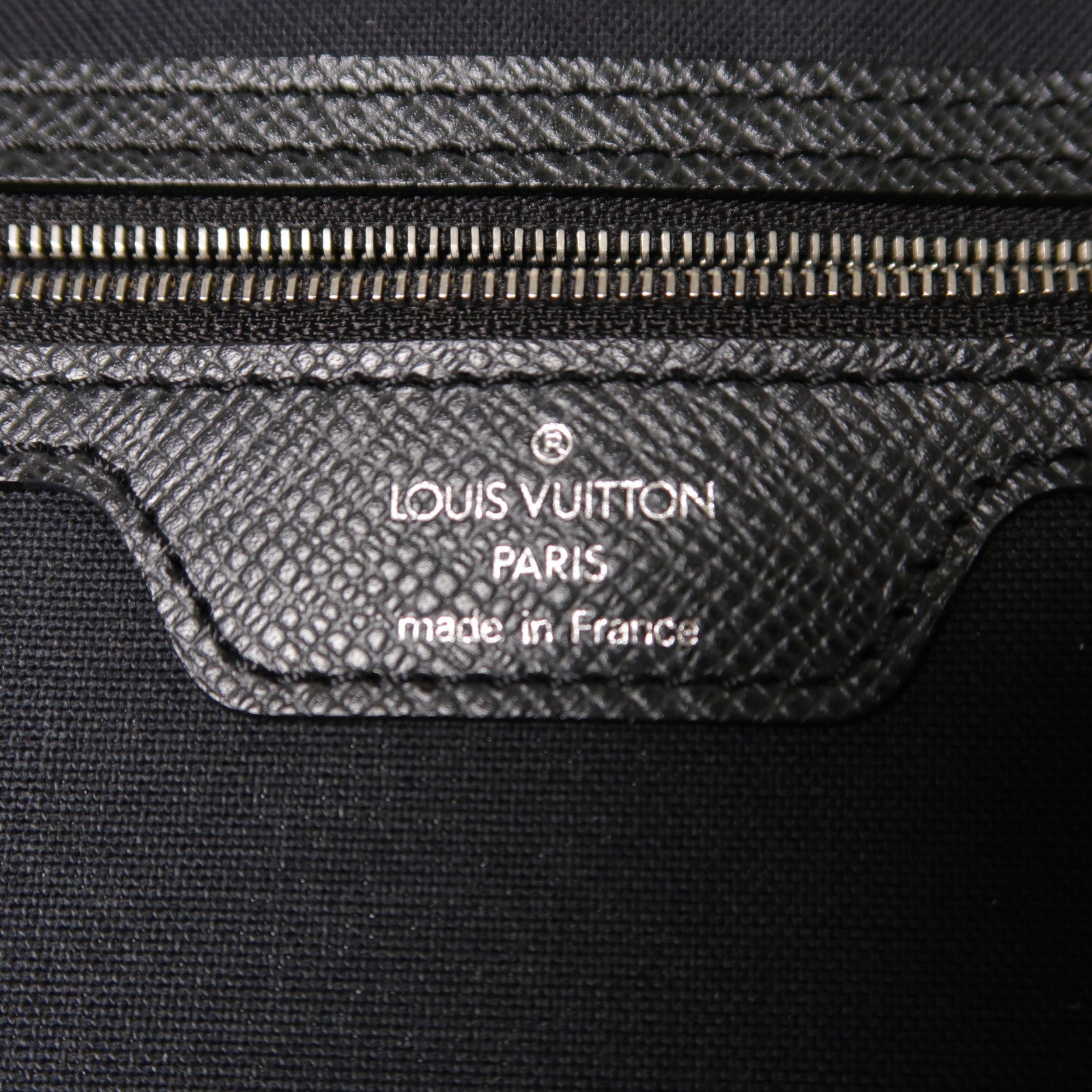 LOUIS VUITTON Taiga Ivan Travel Bag銀扣手挽袋