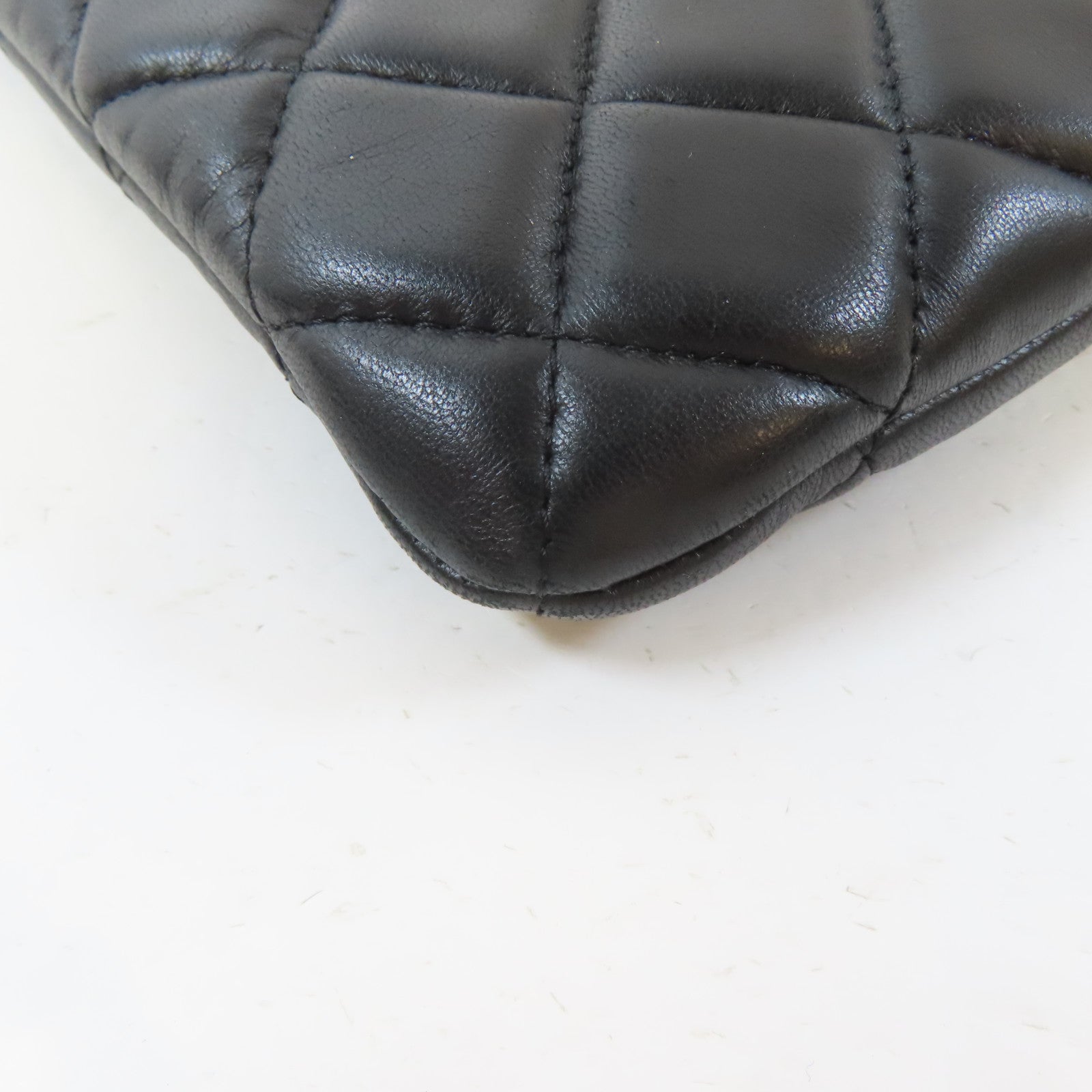 CHANEL 菱格羊皮皮革Pouch金扣小袋黑色