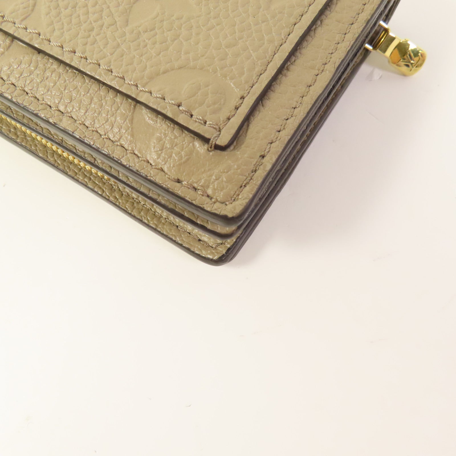 LOUIS VUITTON Clea Wallet Monogram-Empreinte Beige M80152