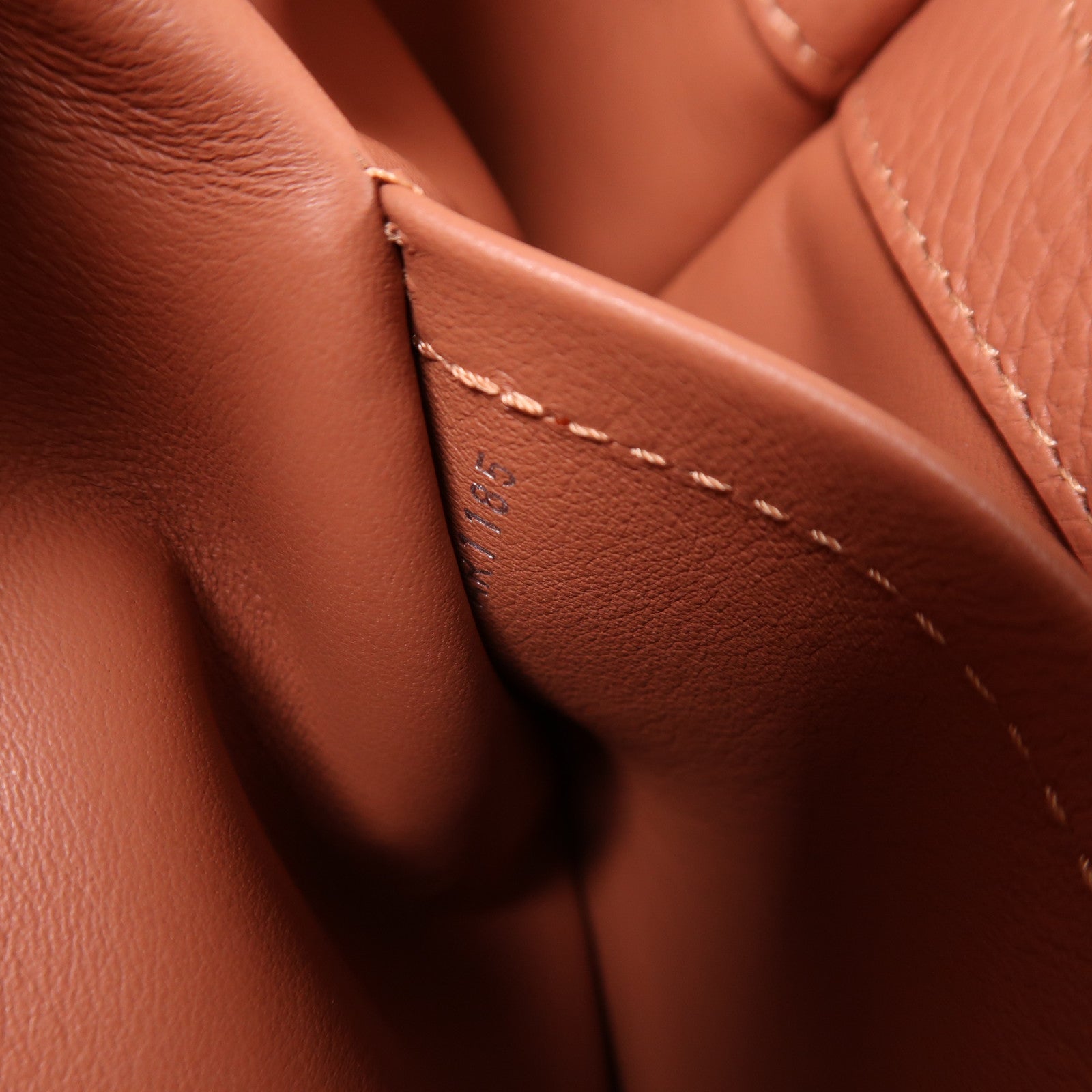 LOUIS VUITTON Taurillon Capucines銀扣肩背袋