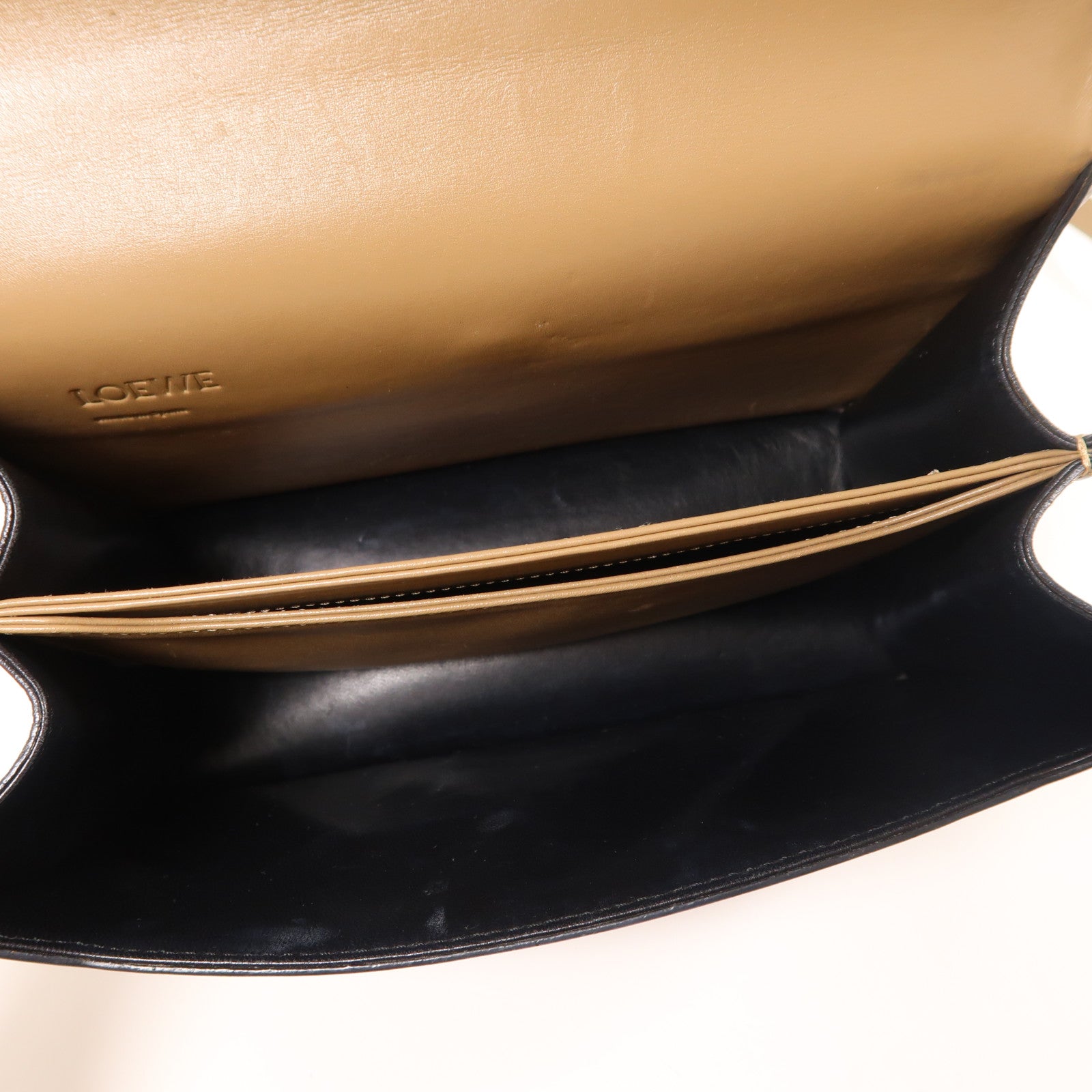 LOEWE 牛皮皮革Barcelona Bag金扣肩背袋