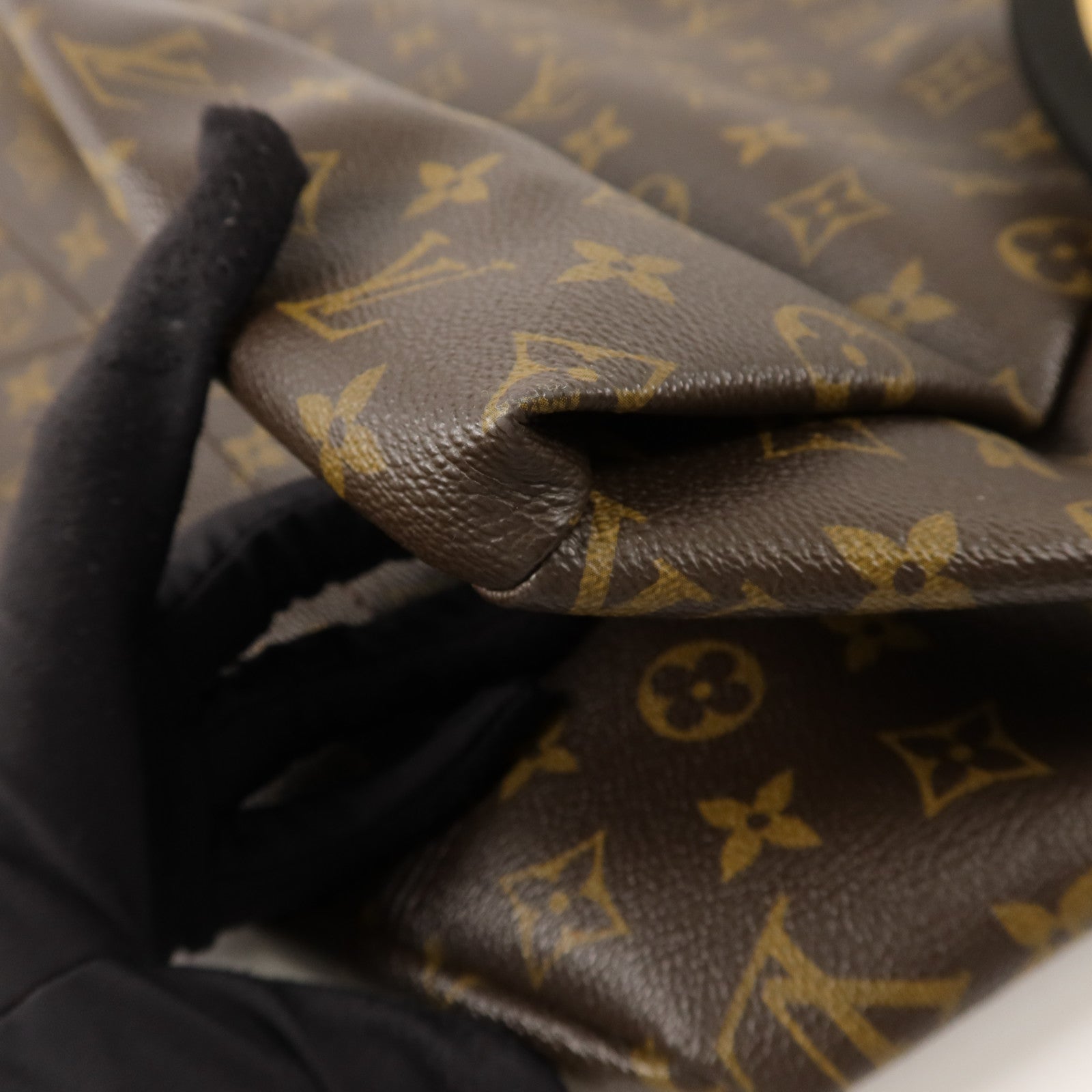 LOUIS VUITTON Monogram Artsy MM肩背袋