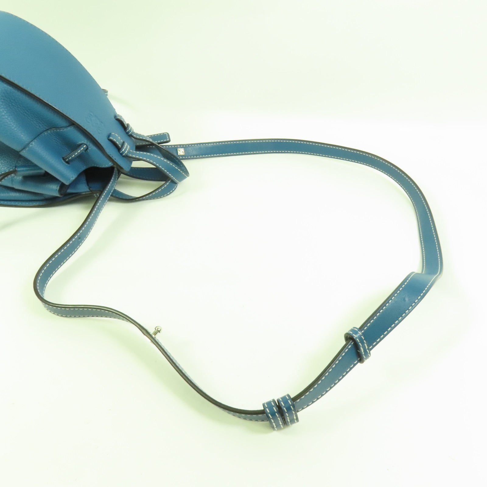 LOEWE 牛皮皮革Mini Hammock Drawstring銀扣手挽肩背兩用袋