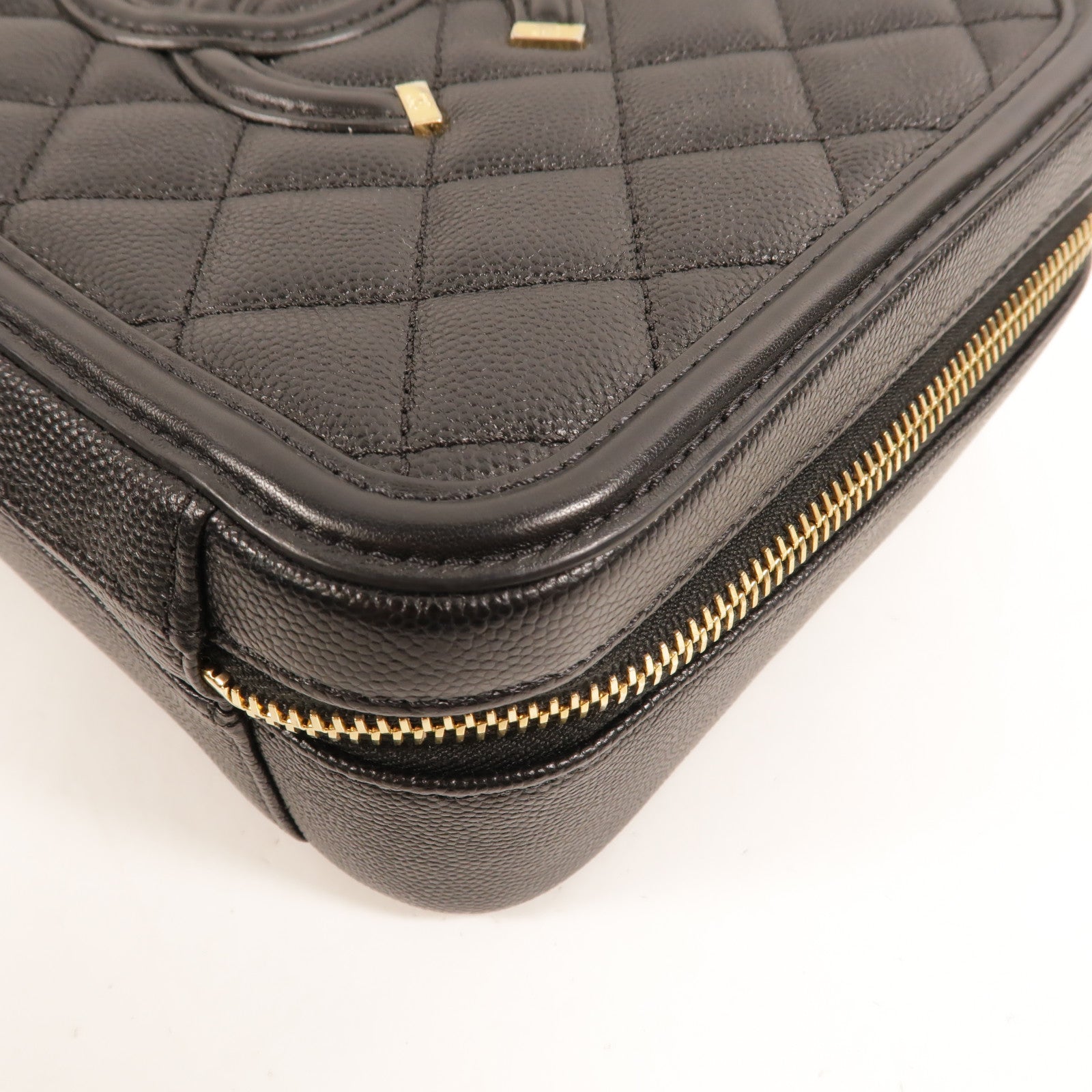 CHANEL 牛皮皮革CC Filigree Vanity Case Medium鏈帶肩背袋