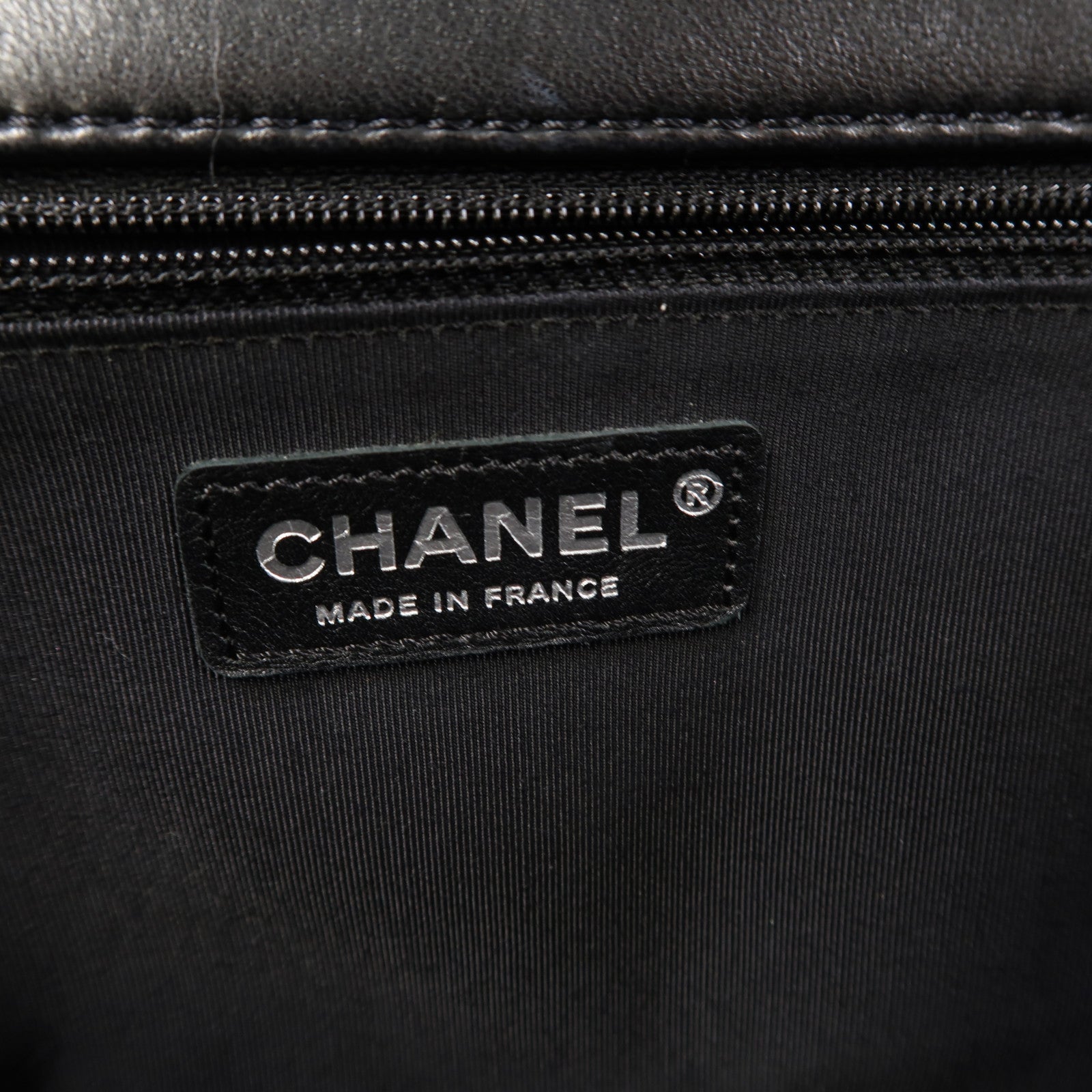 CHANEL 【激減優惠】菱格牛皮皮革Boy 28cm銀扣鏈帶肩背袋黑色