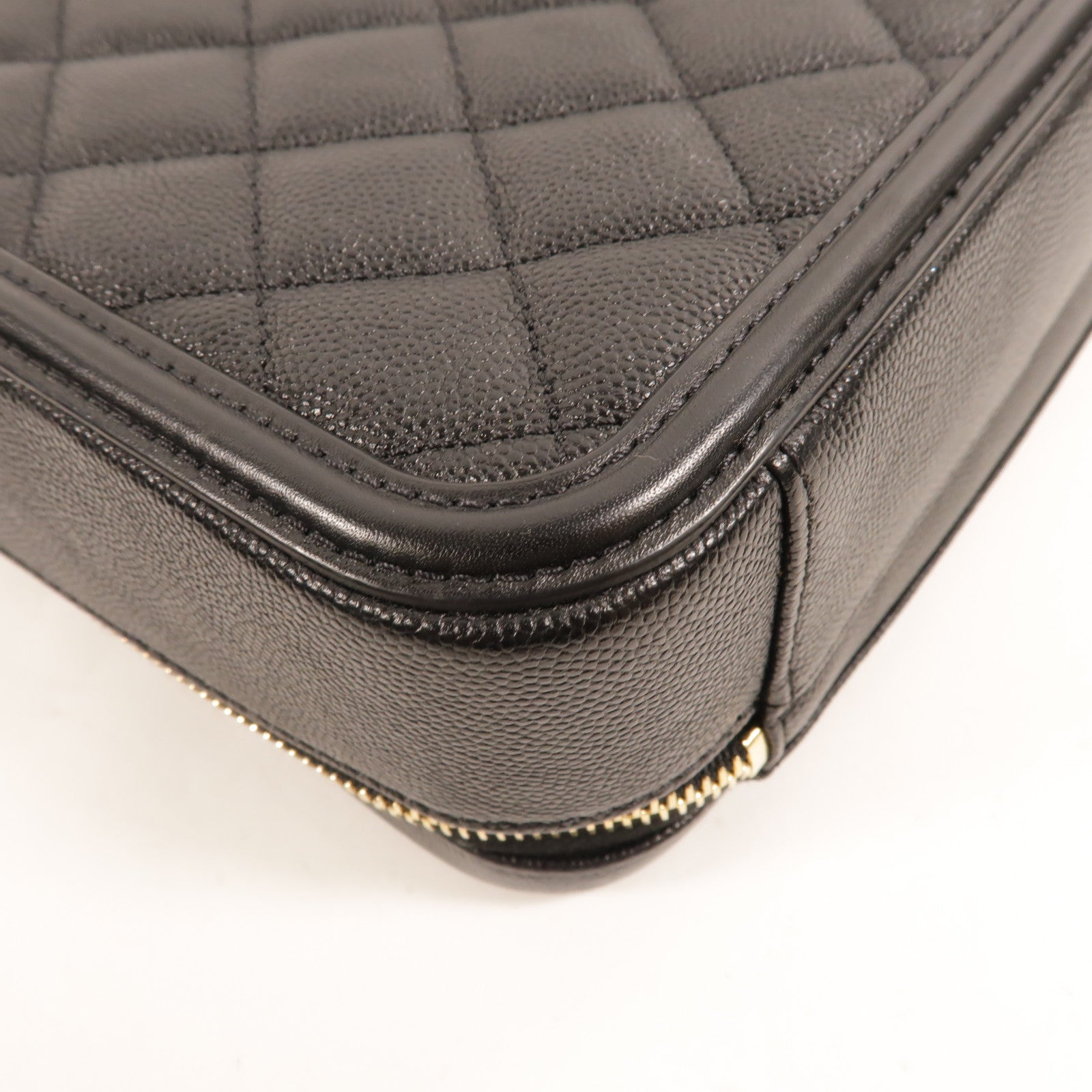CHANEL 牛皮皮革CC Filigree Vanity Case Medium鏈帶肩背袋