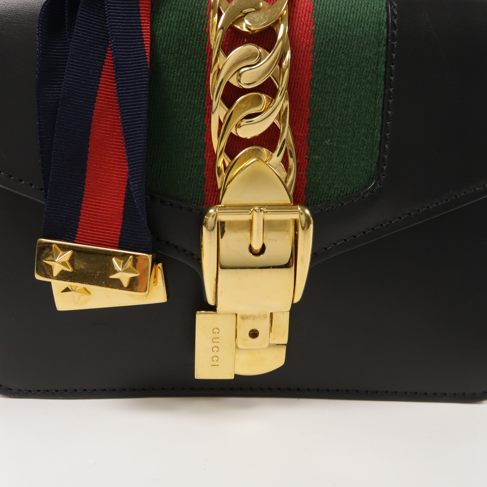 GUCCI 【激減優惠】牛皮皮革Sylvie Mini金扣鏈帶肩背袋