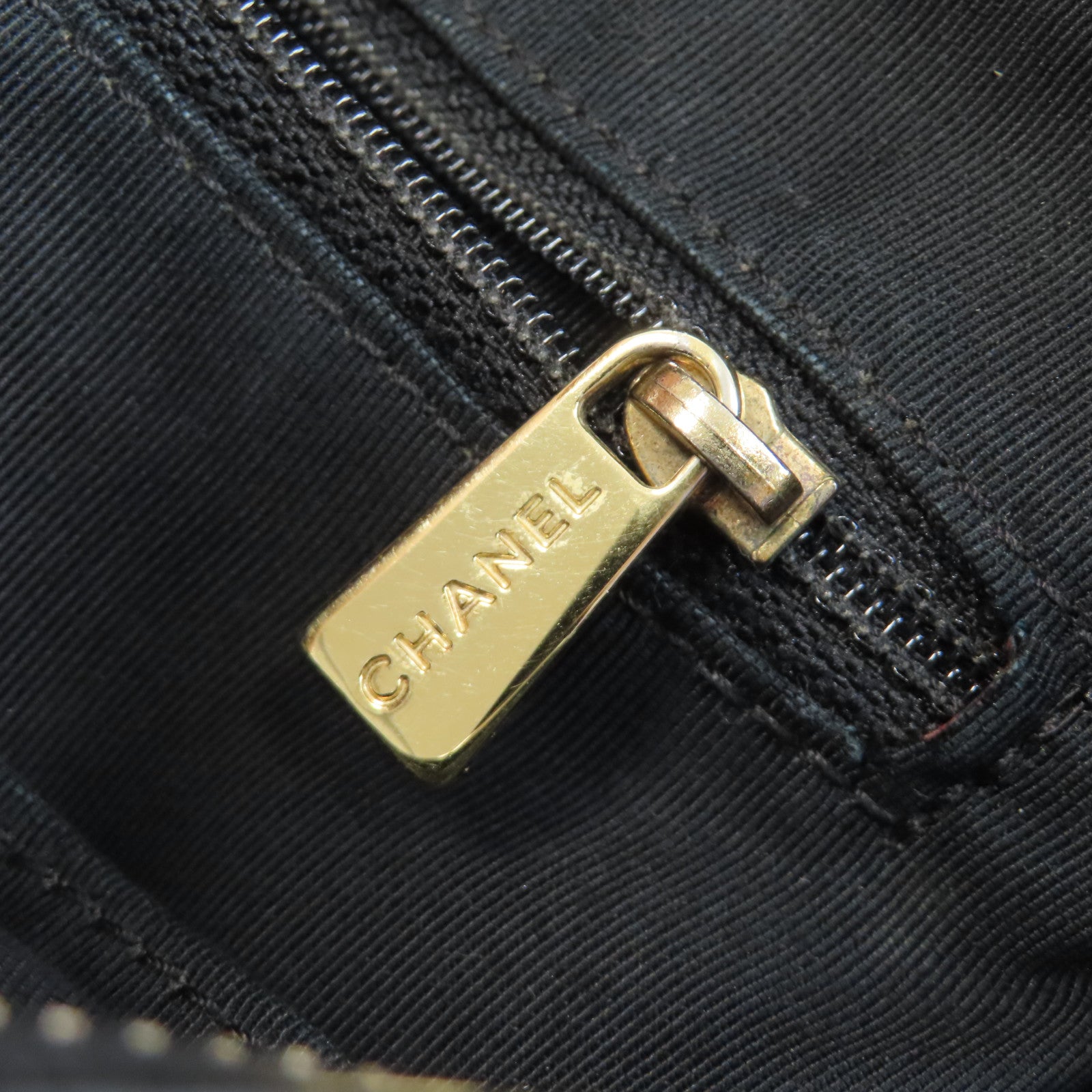 CHANEL 【激減優惠】菱格Caviar皮革Petite Timeless Tote金扣鏈帶手挽袋黑色