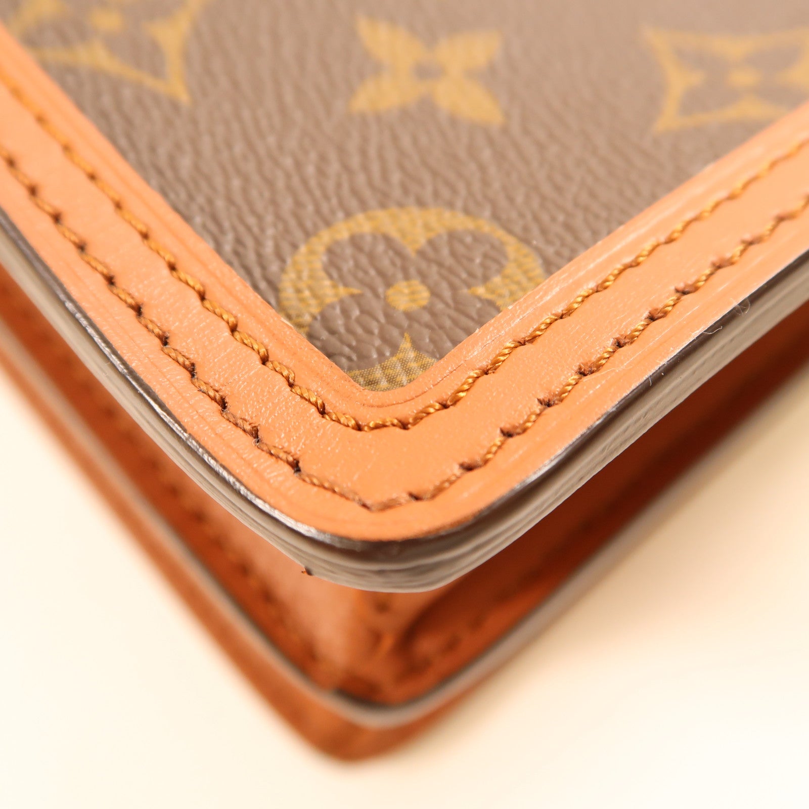 LOUIS VUITTON Monogrqam Reverse Mini Dauphine肩背袋棕色