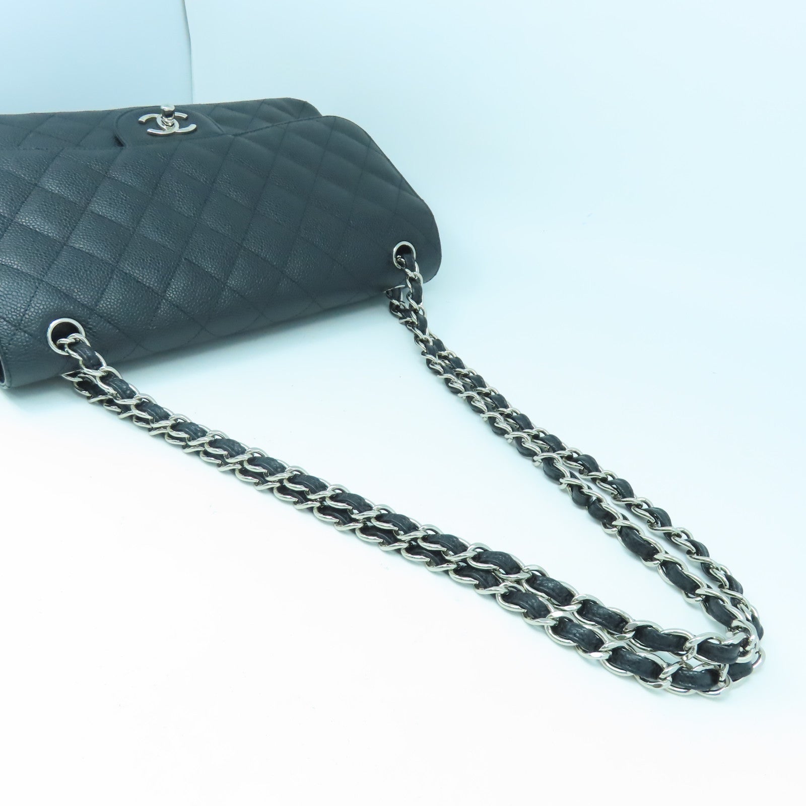 CHANEL 【激減優惠】菱格Caviar皮革Classic銀扣鏈帶肩背袋黑色