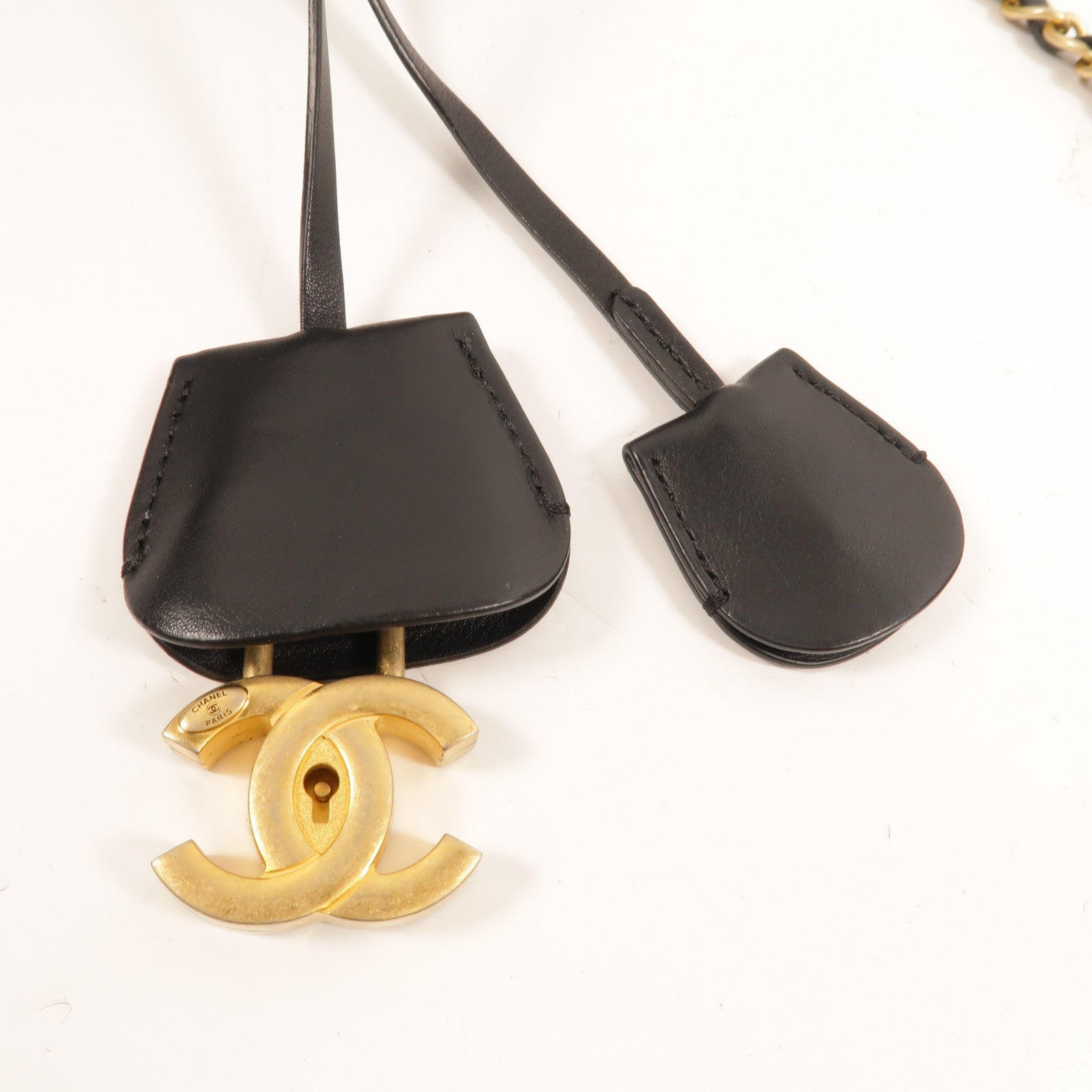 CHANEL 牛皮皮革CC Filigree Vanity Case Medium鏈帶肩背袋