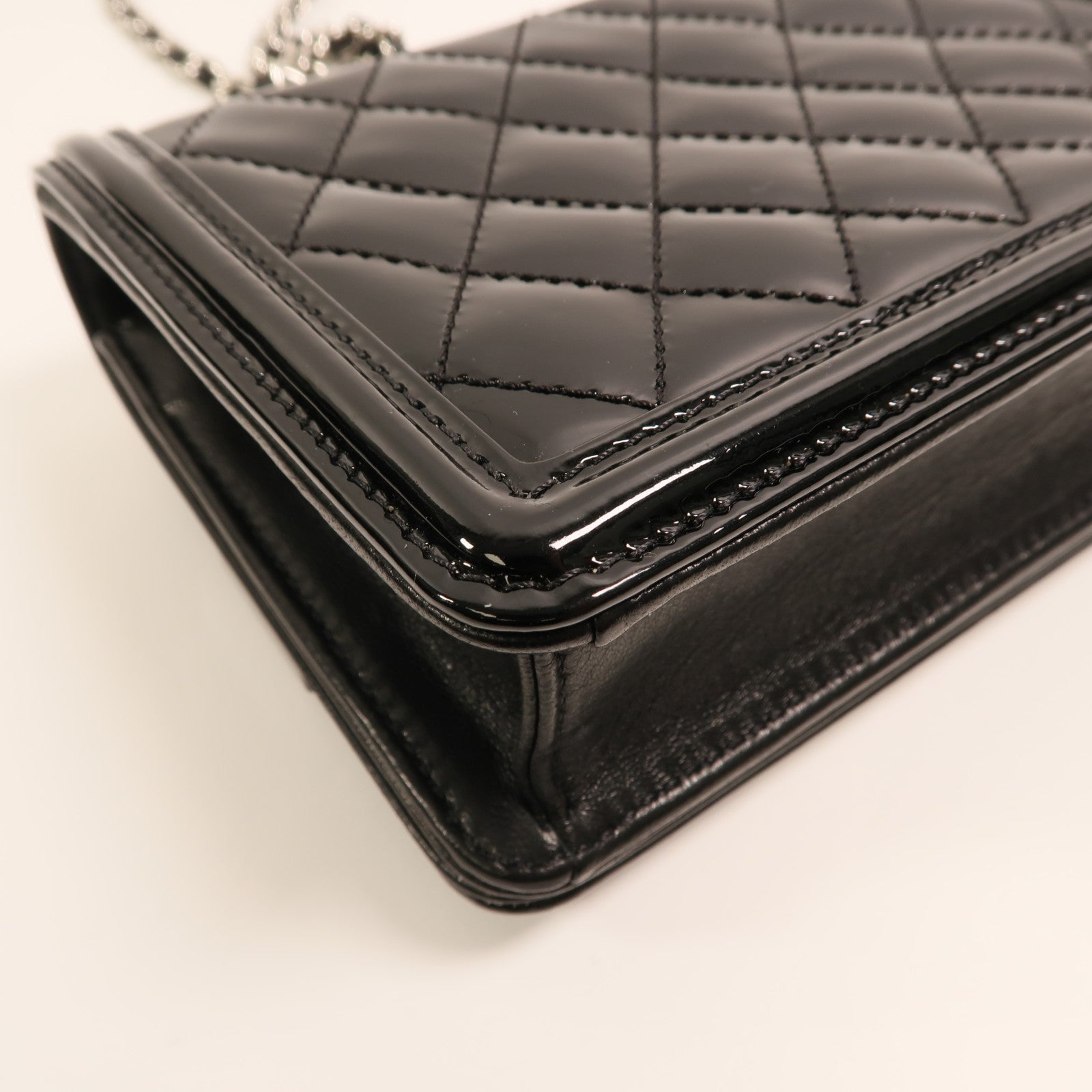 CHANEL 漆皮皮革Boy Brick Bag銀扣鏈帶肩背袋