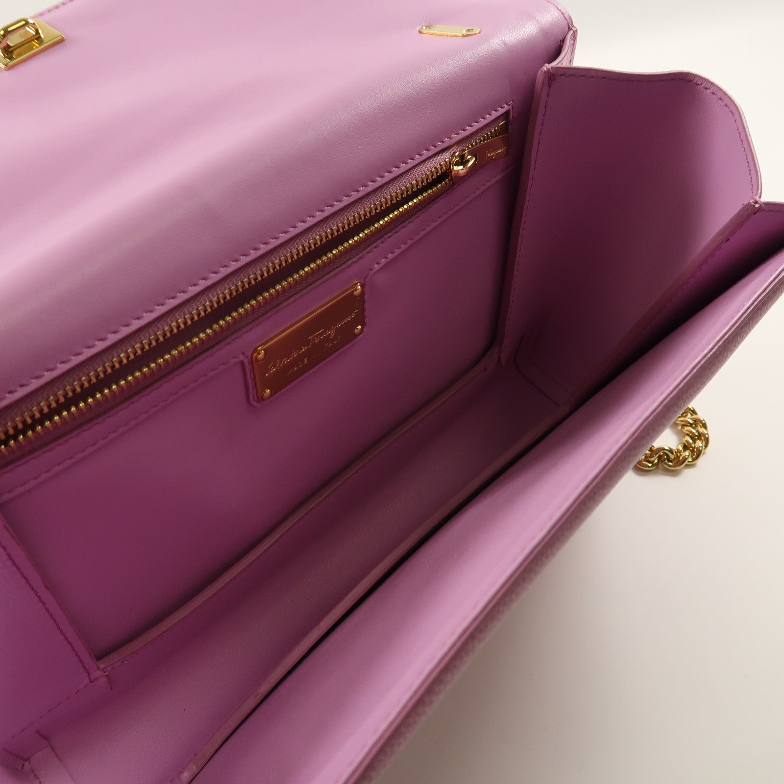 Salvatore Ferragamo 牛皮皮革Shoulder Bag金扣鏈帶肩背袋淺紫色