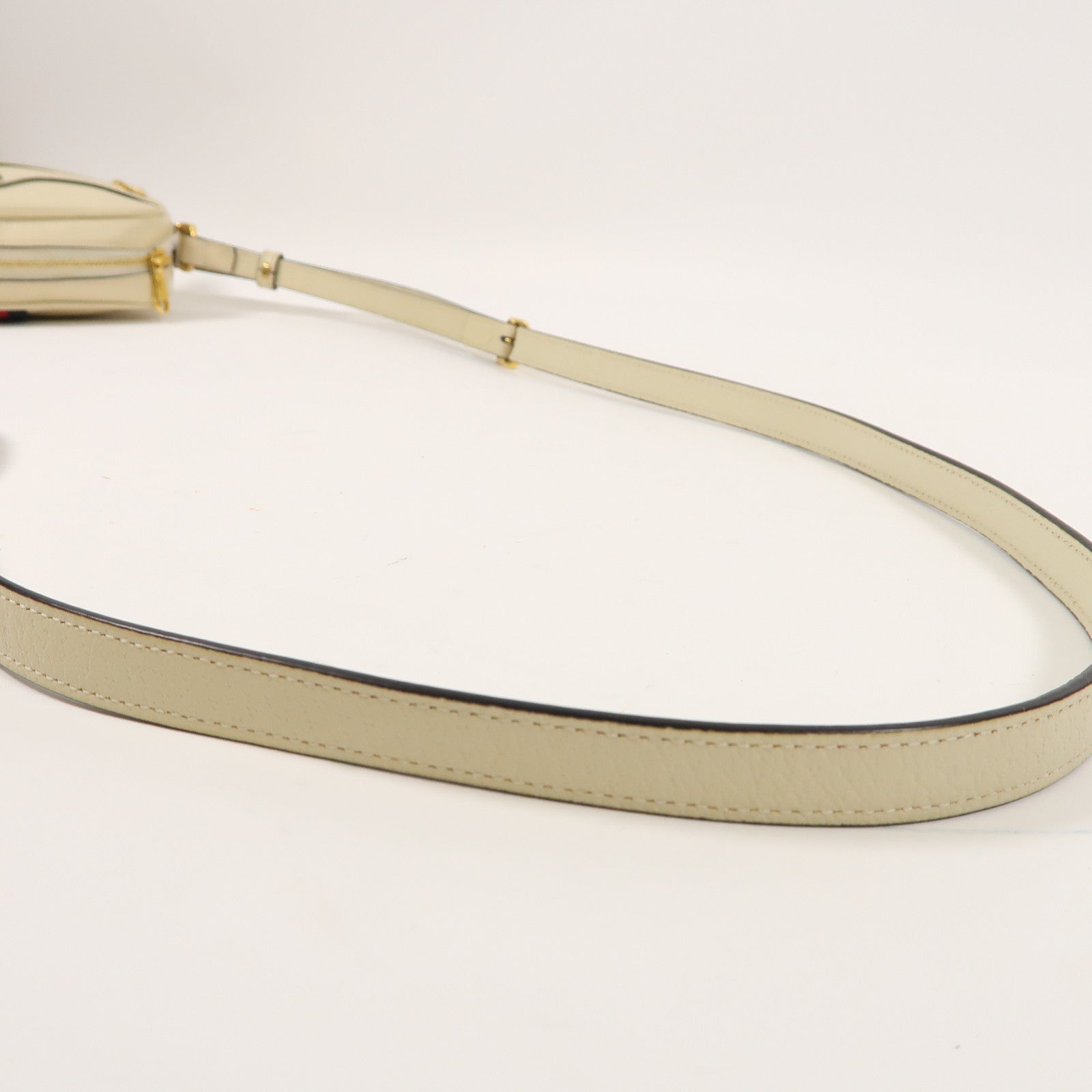 GUCCI 牛皮皮革Shoulder Bag金扣肩背袋白色