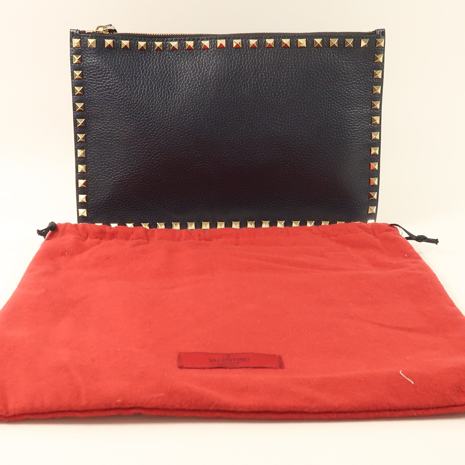 Valentino 牛皮皮革Garavani Rockstud Clutch金扣手拿包